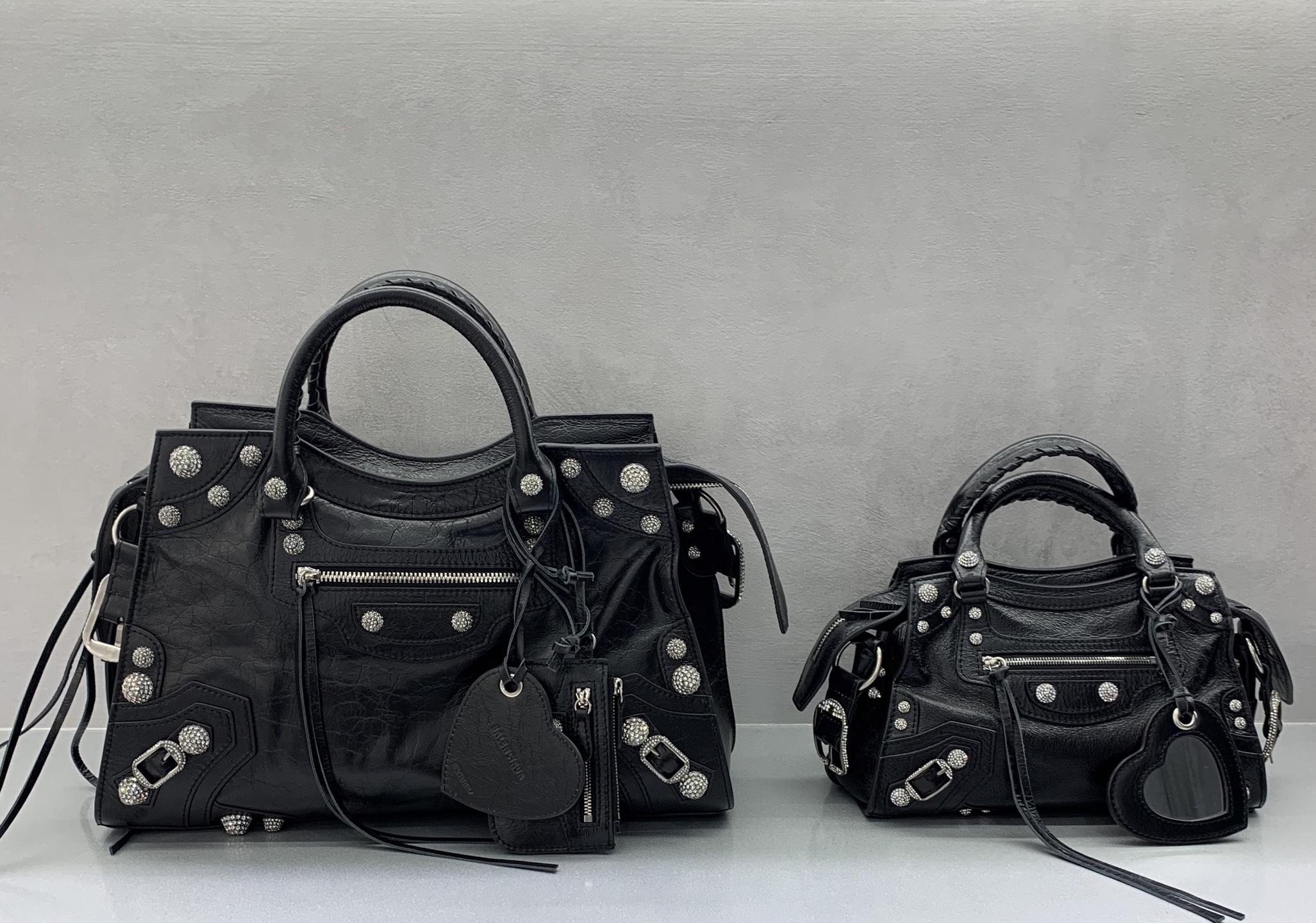 Balenciag  Bel Air 巴黎世家 邮差 皮革 牛皮 时尚 手机包 单肩包 斜跨 手提包 腰包 男女同款  黑色 700451210BK1000/700940210B01000