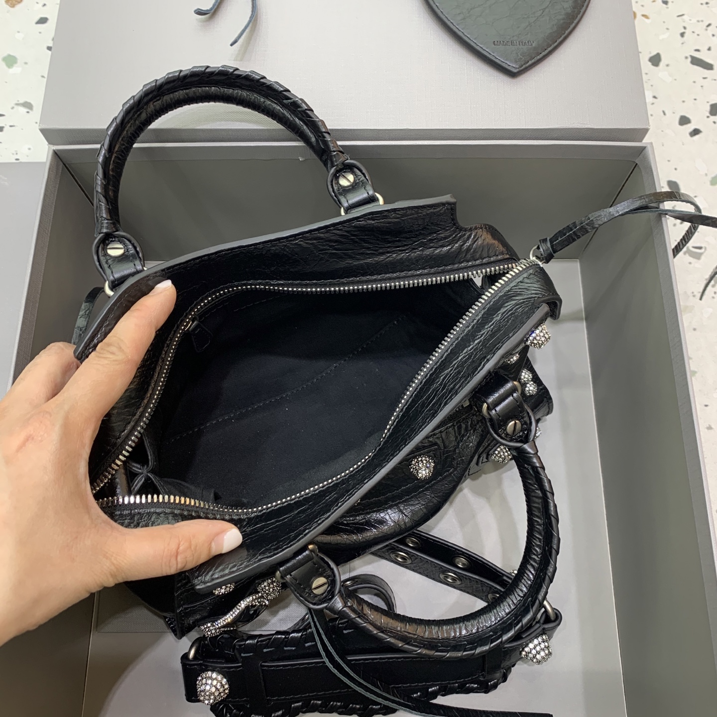 Balenciag  Bel Air 巴黎世家 邮差 皮革 牛皮 时尚 手机包 单肩包 斜跨 手提包 腰包 男女同款  黑色 700451210BK1000/700940210B01000