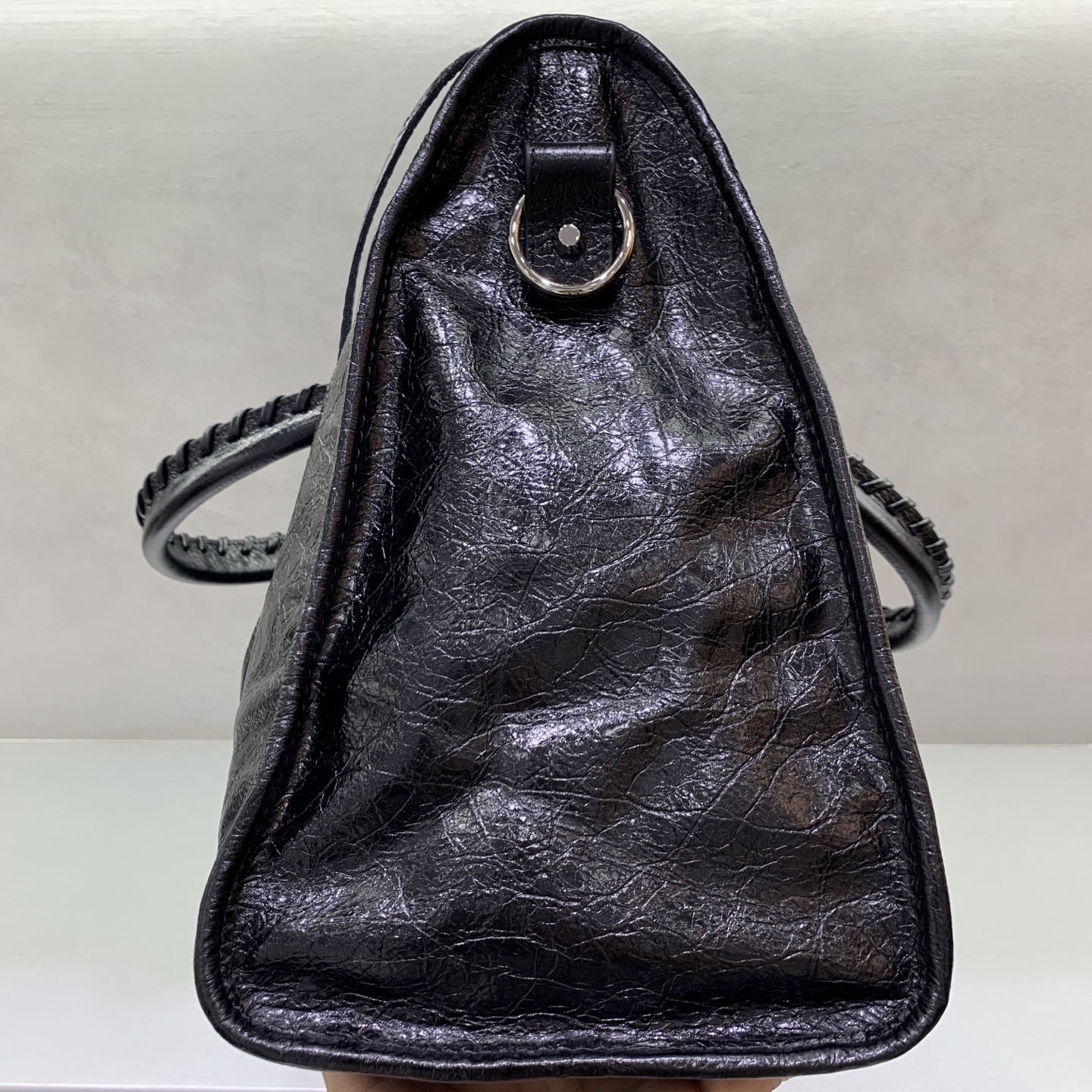 Balenciag  𝗟𝗘 𝗖𝗜𝗧𝗬 巴黎世家 邮差 皮革 牛皮 时尚 手机包 单肩包 斜跨 手提包 腰包 男女同款  黑色 四个尺寸