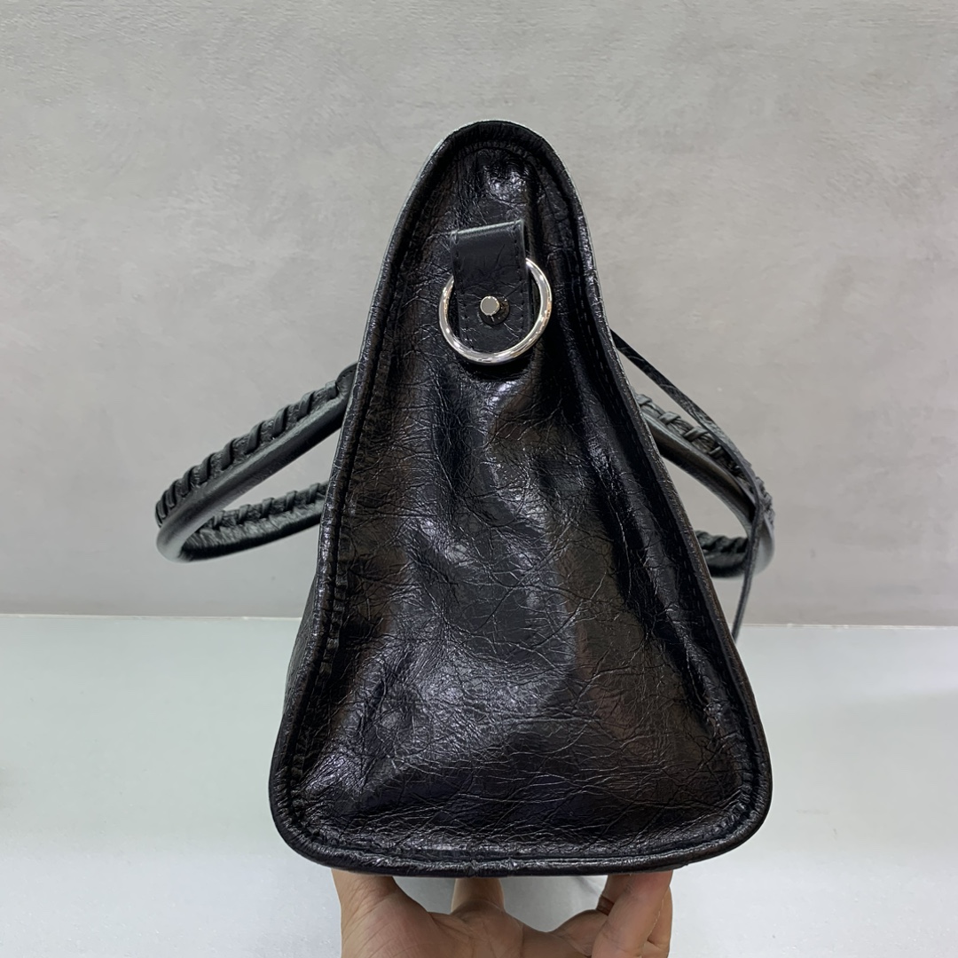 Balenciag  𝗟𝗘 𝗖𝗜𝗧𝗬 巴黎世家 邮差 皮革 牛皮 时尚 手机包 单肩包 斜跨 手提包 腰包 男女同款  黑色 四个尺寸