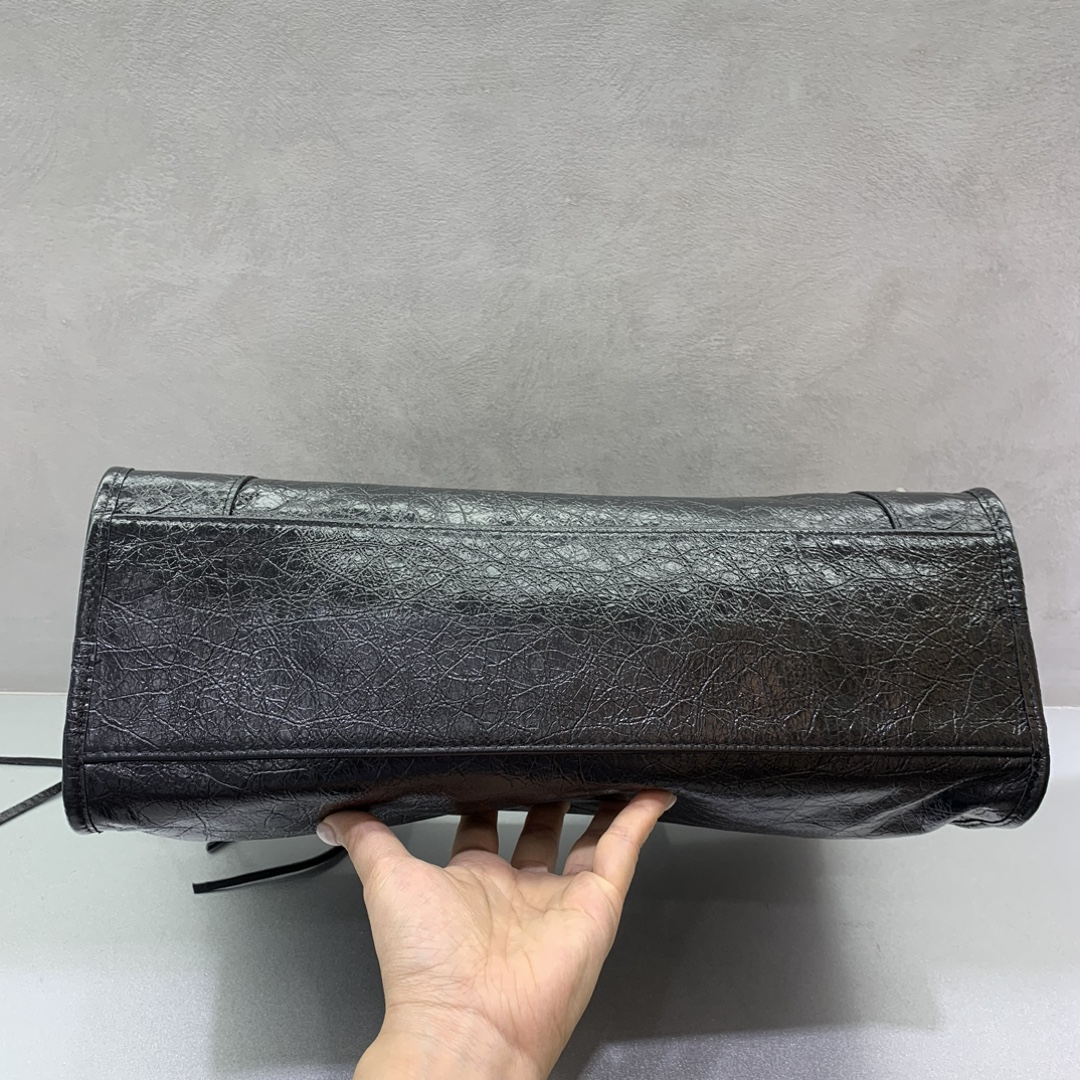 Balenciag  𝗟𝗘 𝗖𝗜𝗧𝗬 巴黎世家 邮差 皮革 牛皮 时尚 手机包 单肩包 斜跨 手提包 腰包 男女同款  黑色 四个尺寸