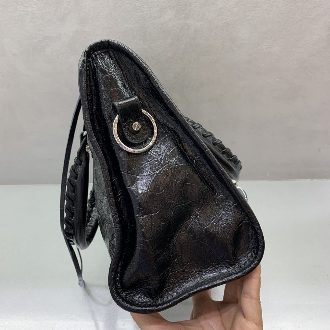 Balenciag  𝗟𝗘 𝗖𝗜𝗧𝗬 巴黎世家 邮差 皮革 牛皮 时尚 手机包 单肩包 斜跨 手提包 腰包 男女同款  黑色 四个尺寸