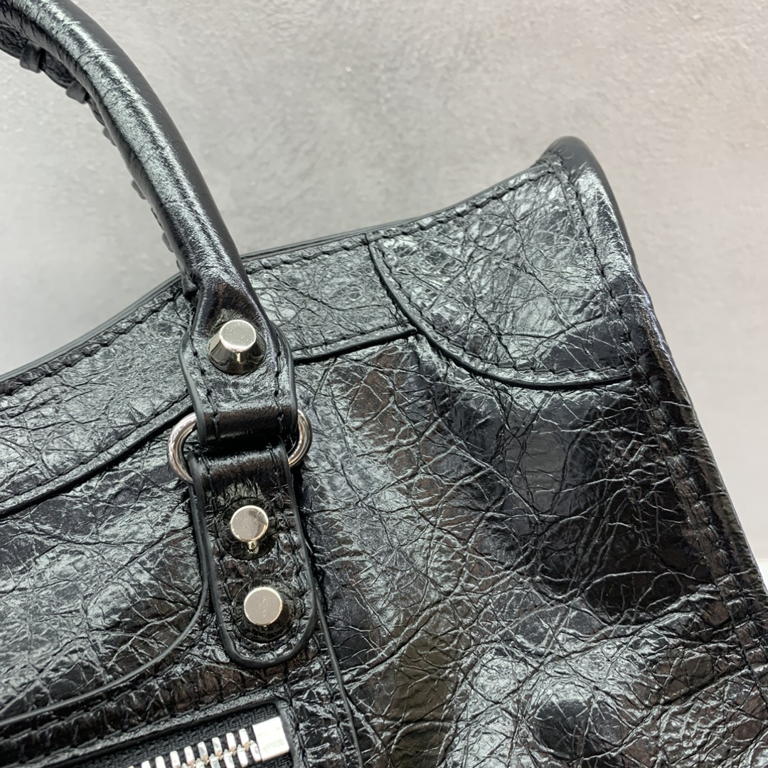 Balenciag  𝗟𝗘 𝗖𝗜𝗧𝗬 巴黎世家 邮差 皮革 牛皮 时尚 手机包 单肩包 斜跨 手提包 腰包 男女同款  黑色 四个尺寸