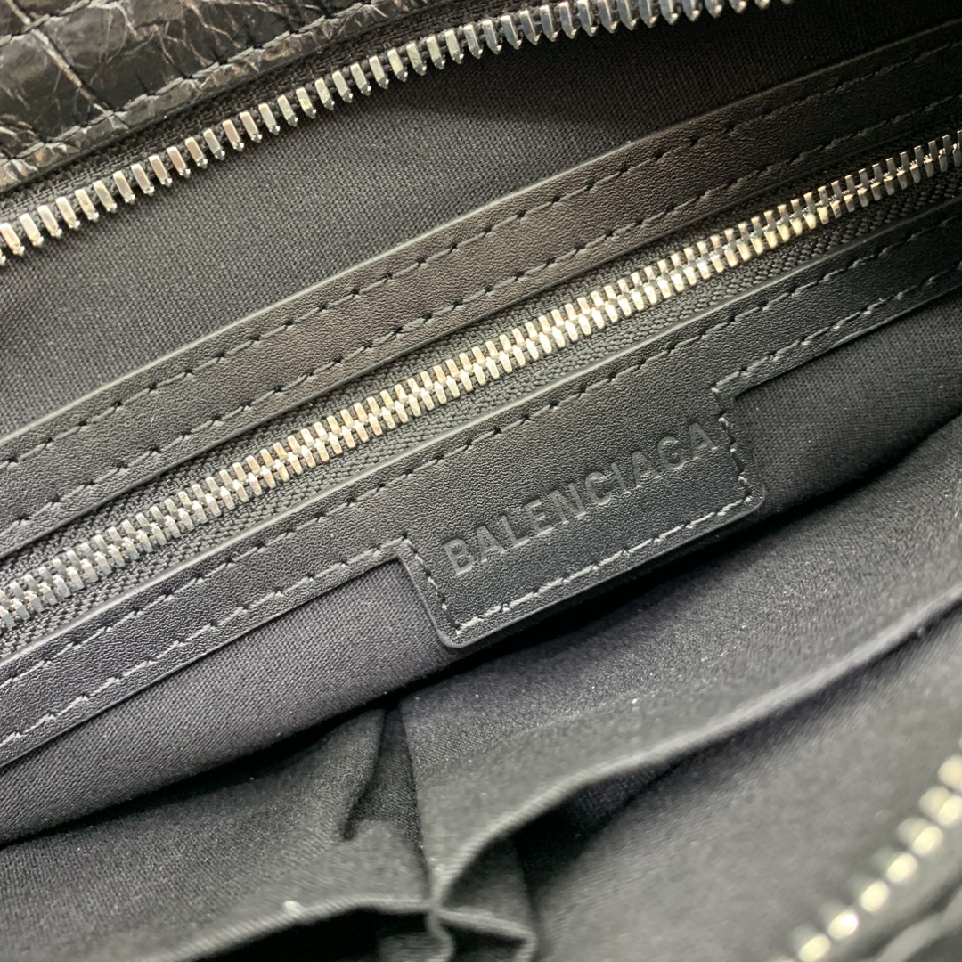 Balenciag  𝗟𝗘 𝗖𝗜𝗧𝗬 巴黎世家 邮差 皮革 牛皮 时尚 手机包 单肩包 斜跨 手提包 腰包 男女同款  黑色 四个尺寸