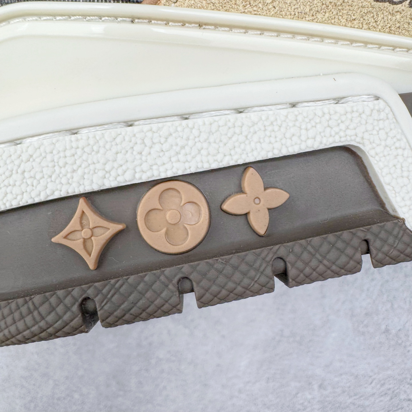 Louis Vuitton  LV Trainer 路易威登 低筒 休闲鞋 板鞋 运动鞋 男鞋 女鞋 棕色1AHTFL