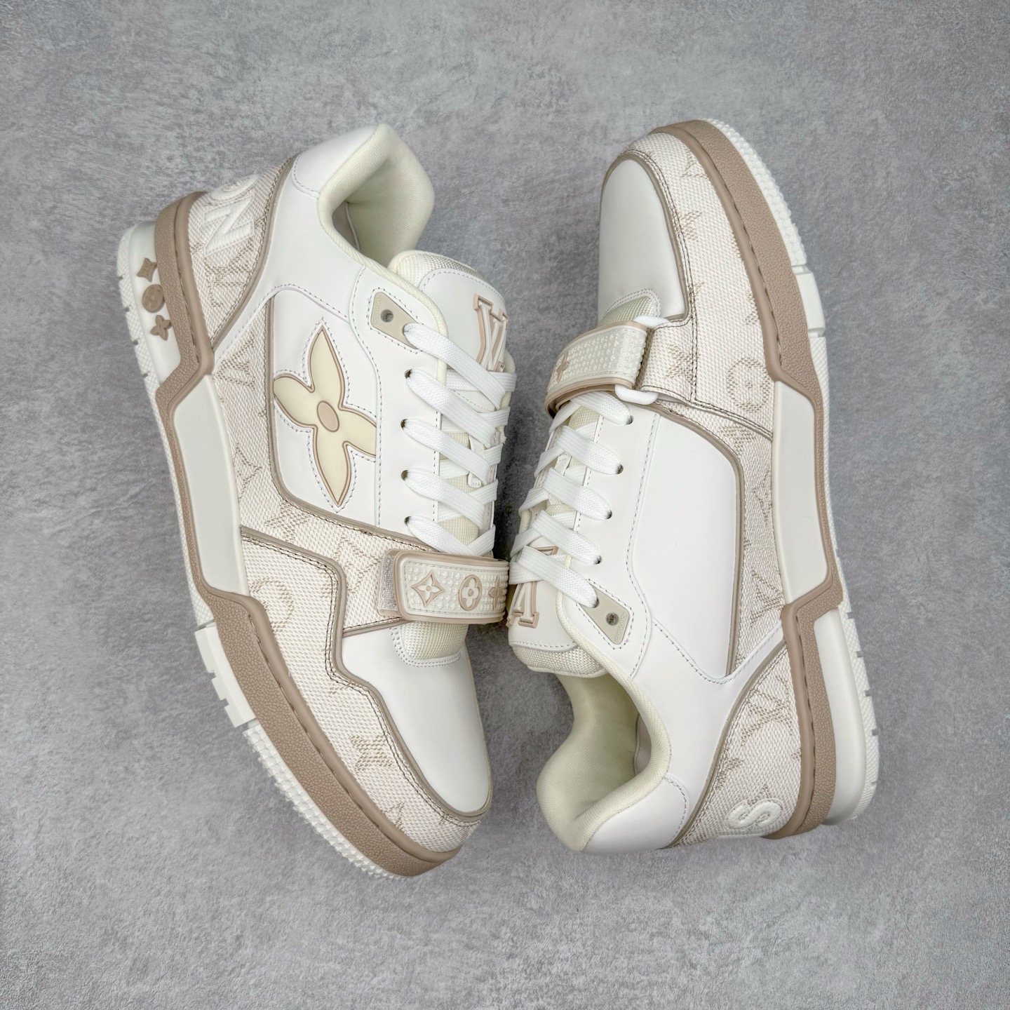 Louis Vuitton LV Trainer 路易威登 低筒 休闲鞋 板鞋 运动鞋 男鞋 女鞋 米白色魔术贴 1AHTUE