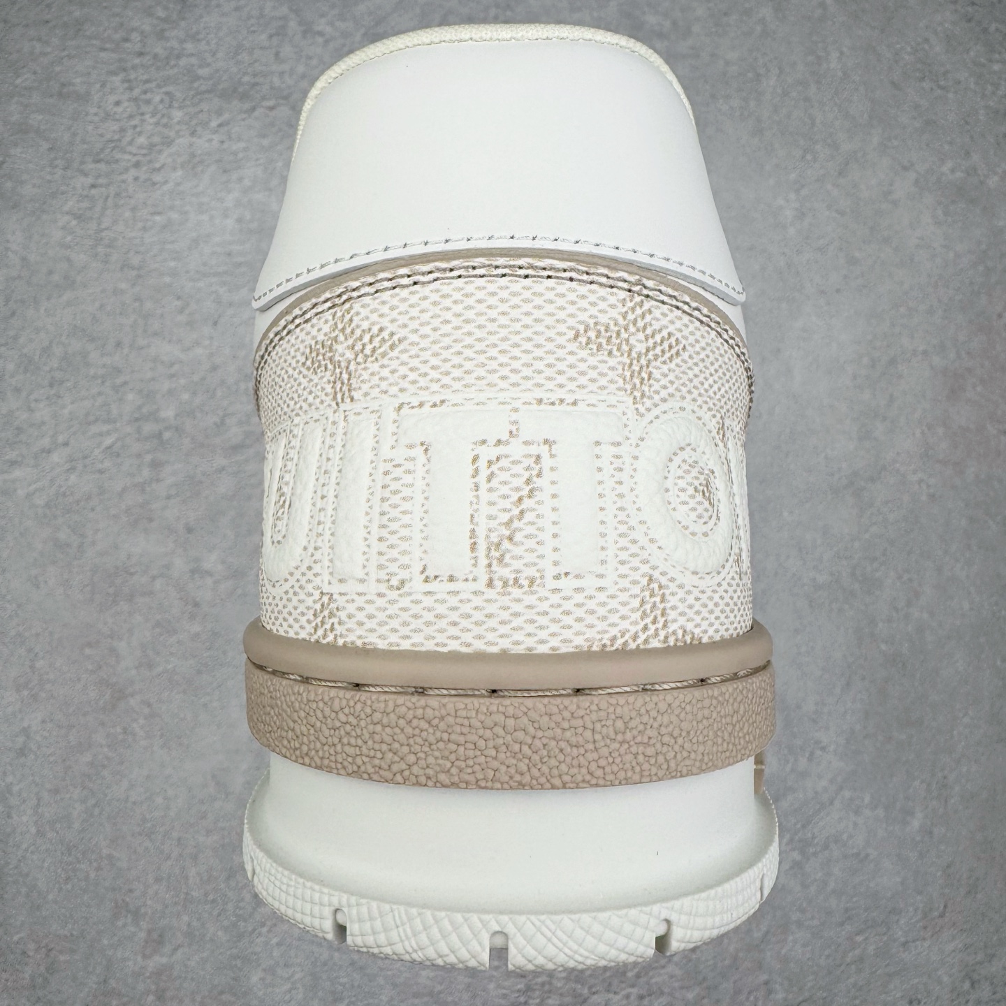 Louis Vuitton LV Trainer 路易威登 低筒 休闲鞋 板鞋 运动鞋 男鞋 女鞋 米白色魔术贴 1AHTUE