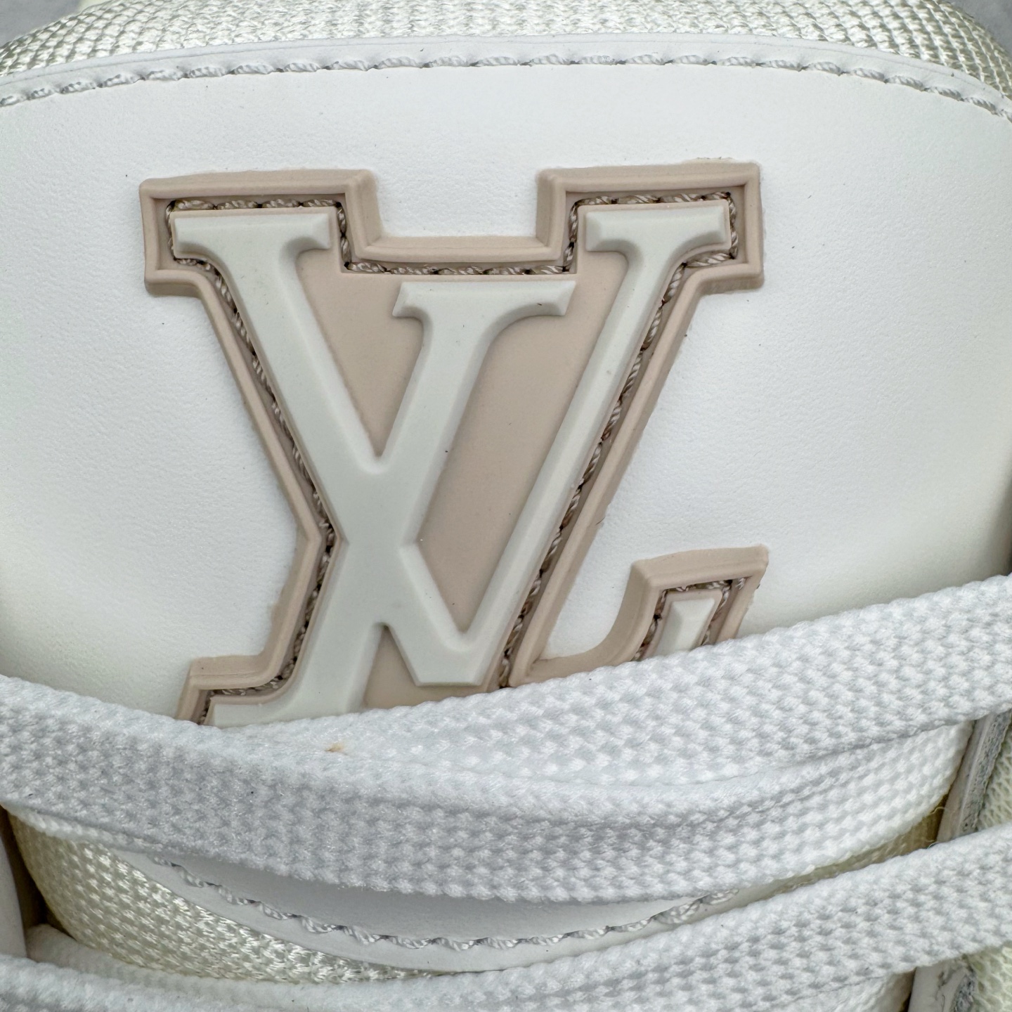 Louis Vuitton LV Trainer 路易威登 低筒 休闲鞋 板鞋 运动鞋 男鞋 女鞋 米白色魔术贴 1AHTUE