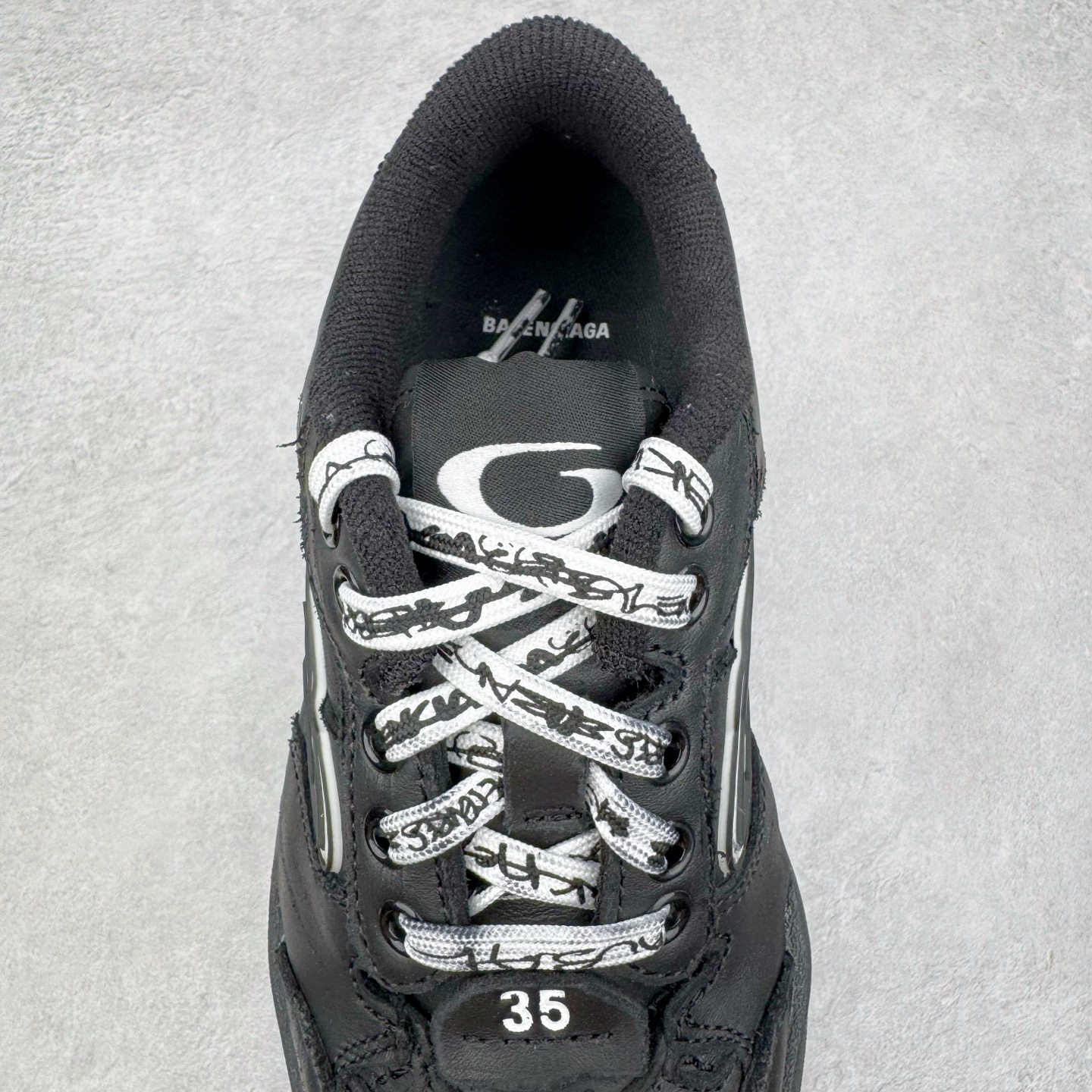  Balenciaga 巴黎世家 18代 Hamptons Worn-0ut 涤纶(聚酯纤维)牛皮革 圆头系带低帮 生活休闲鞋 男女同款 波鞋 黑色841765WCURB1000