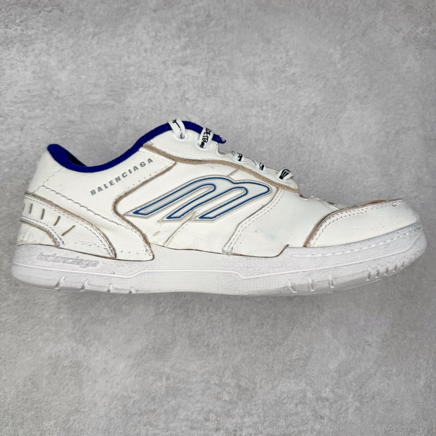 Balenciaga 巴黎世家 18代 Hamptons Worn-0ut 涤纶(聚酯纤维)牛皮革 圆头系带低帮 生活休闲鞋 男女同款 波鞋 白色 841765WCURB9141