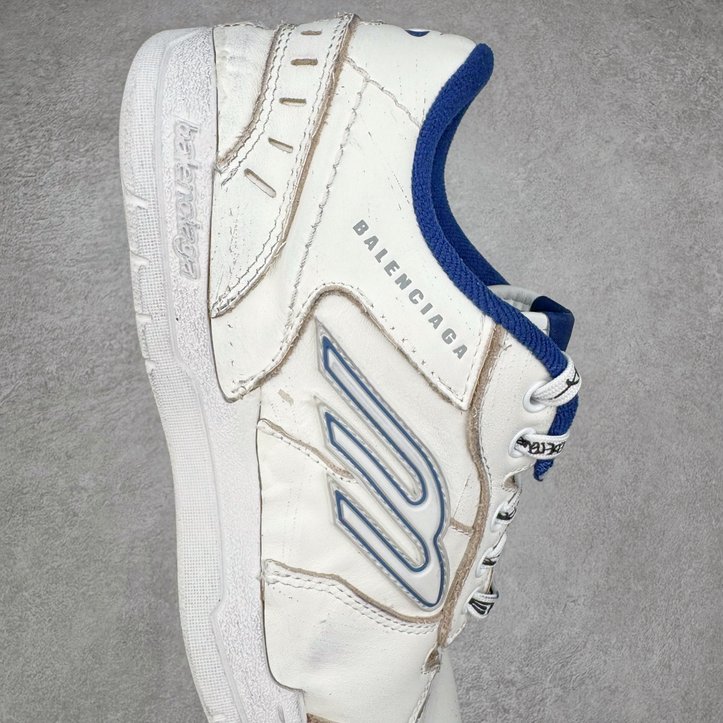 Balenciaga 巴黎世家 18代 Hamptons Worn-0ut 涤纶(聚酯纤维)牛皮革 圆头系带低帮 生活休闲鞋 男女同款 波鞋 白色 841765WCURB9141