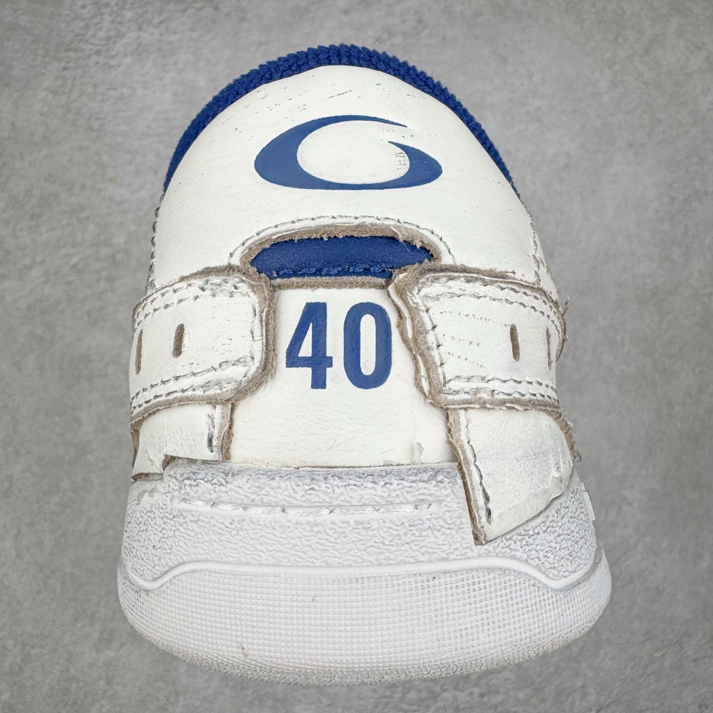 Balenciaga 巴黎世家 18代 Hamptons Worn-0ut 涤纶(聚酯纤维)牛皮革 圆头系带低帮 生活休闲鞋 男女同款 波鞋 白色 841765WCURB9141