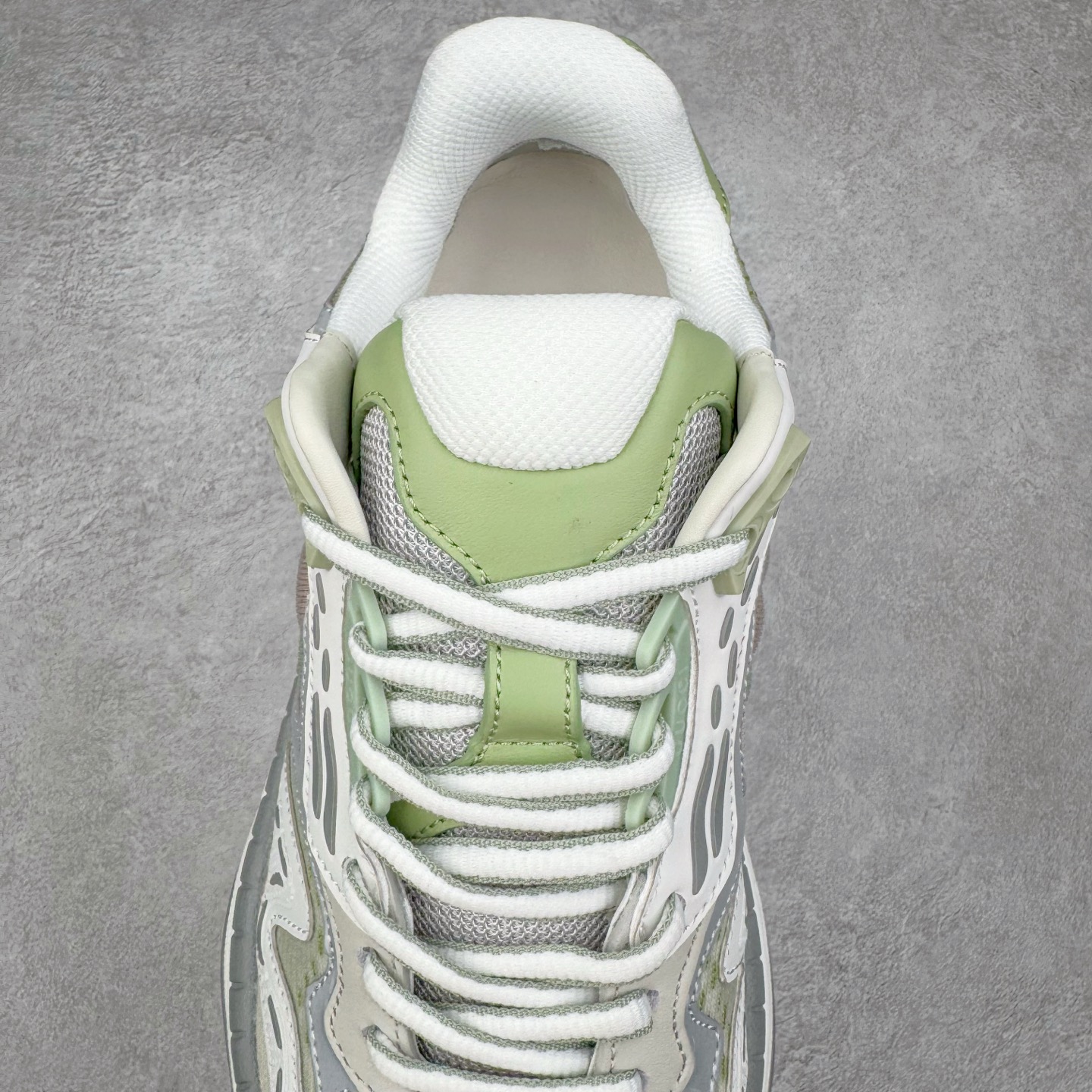 GUCCI古驰 2.0 低筒 网布皮革 复古 圆头抽绳  生活休闲鞋 男款 女款 灰白色 绿色 816489 FAD5T 8756