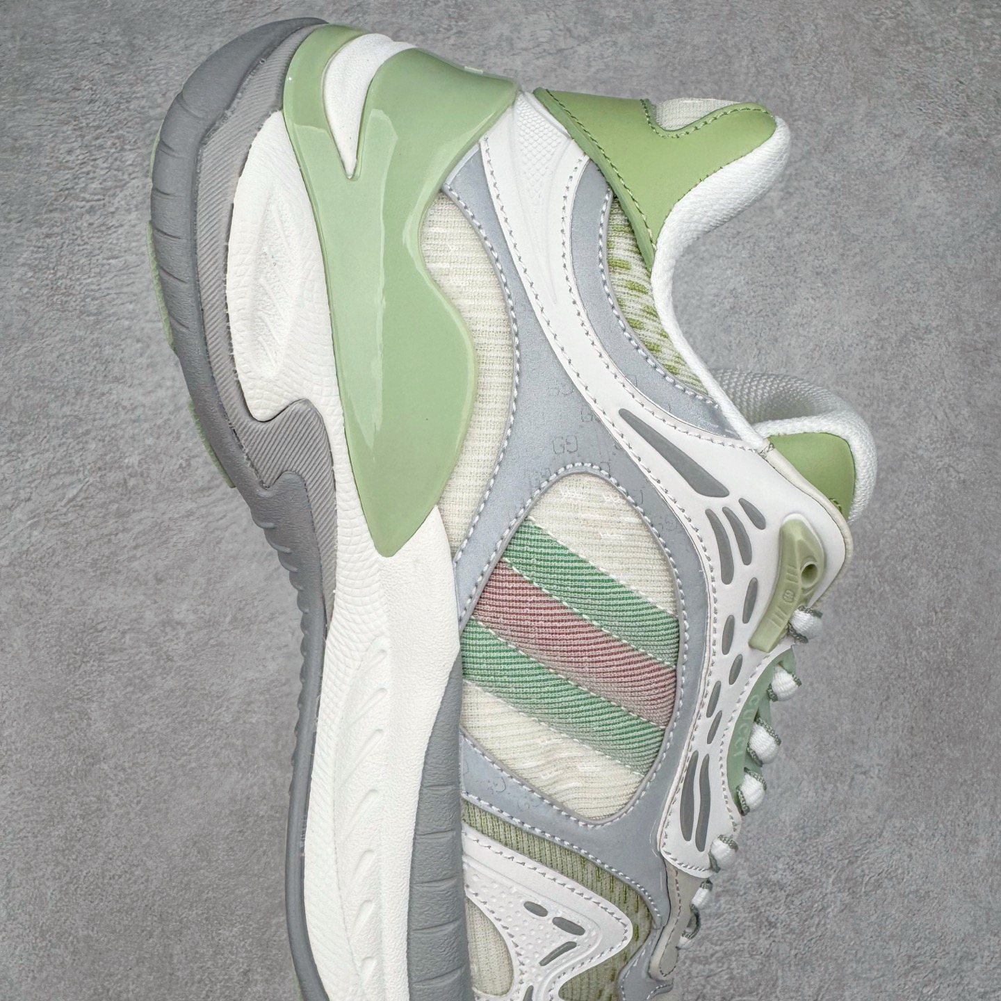 GUCCI古驰 2.0 低筒 网布皮革 复古 圆头抽绳  生活休闲鞋 男款 女款 灰白色 绿色 816489 FAD5T 8756