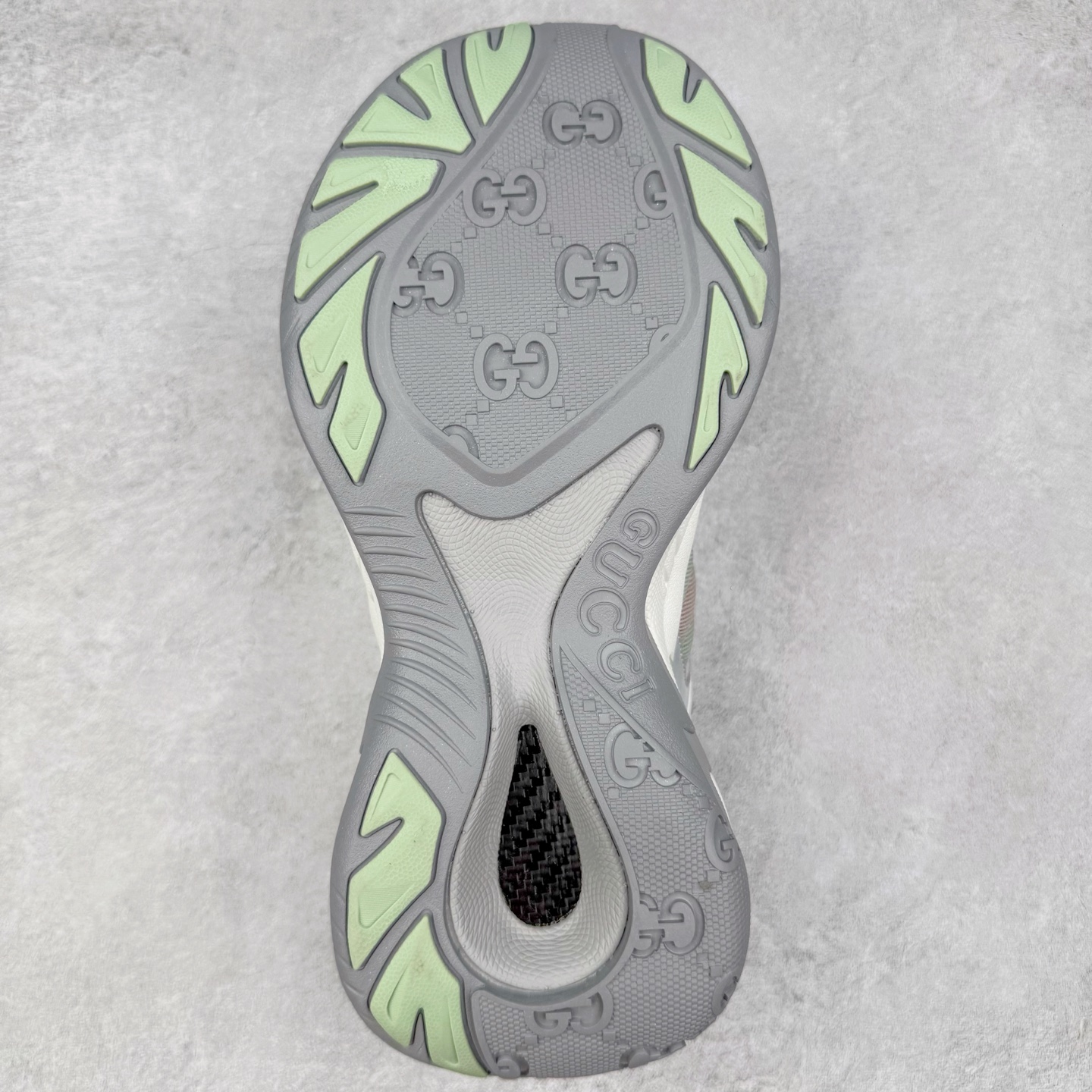 GUCCI古驰 2.0 低筒 网布皮革 复古 圆头抽绳  生活休闲鞋 男款 女款 灰白色 绿色 816489 FAD5T 8756