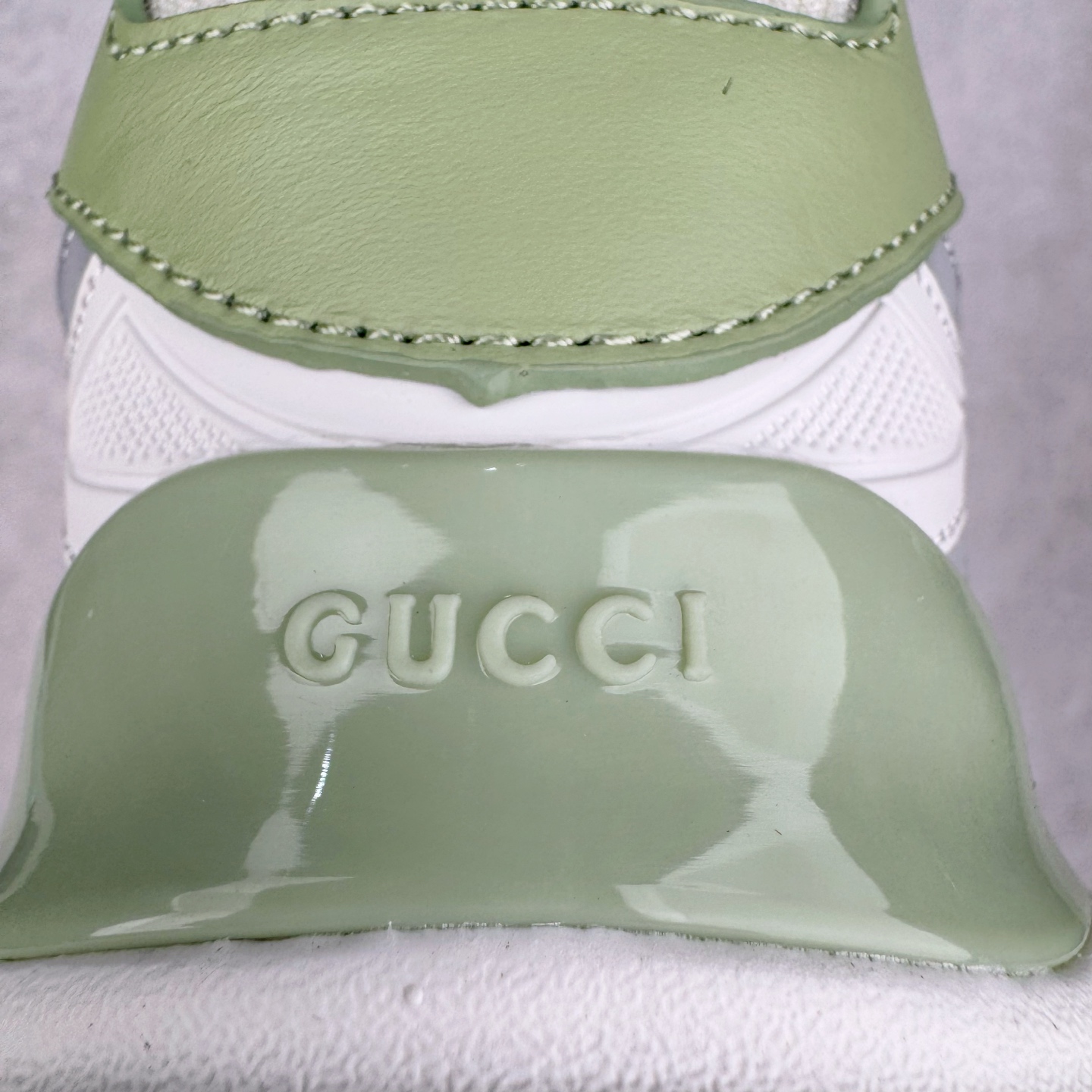 GUCCI古驰 2.0 低筒 网布皮革 复古 圆头抽绳  生活休闲鞋 男款 女款 灰白色 绿色 816489 FAD5T 8756