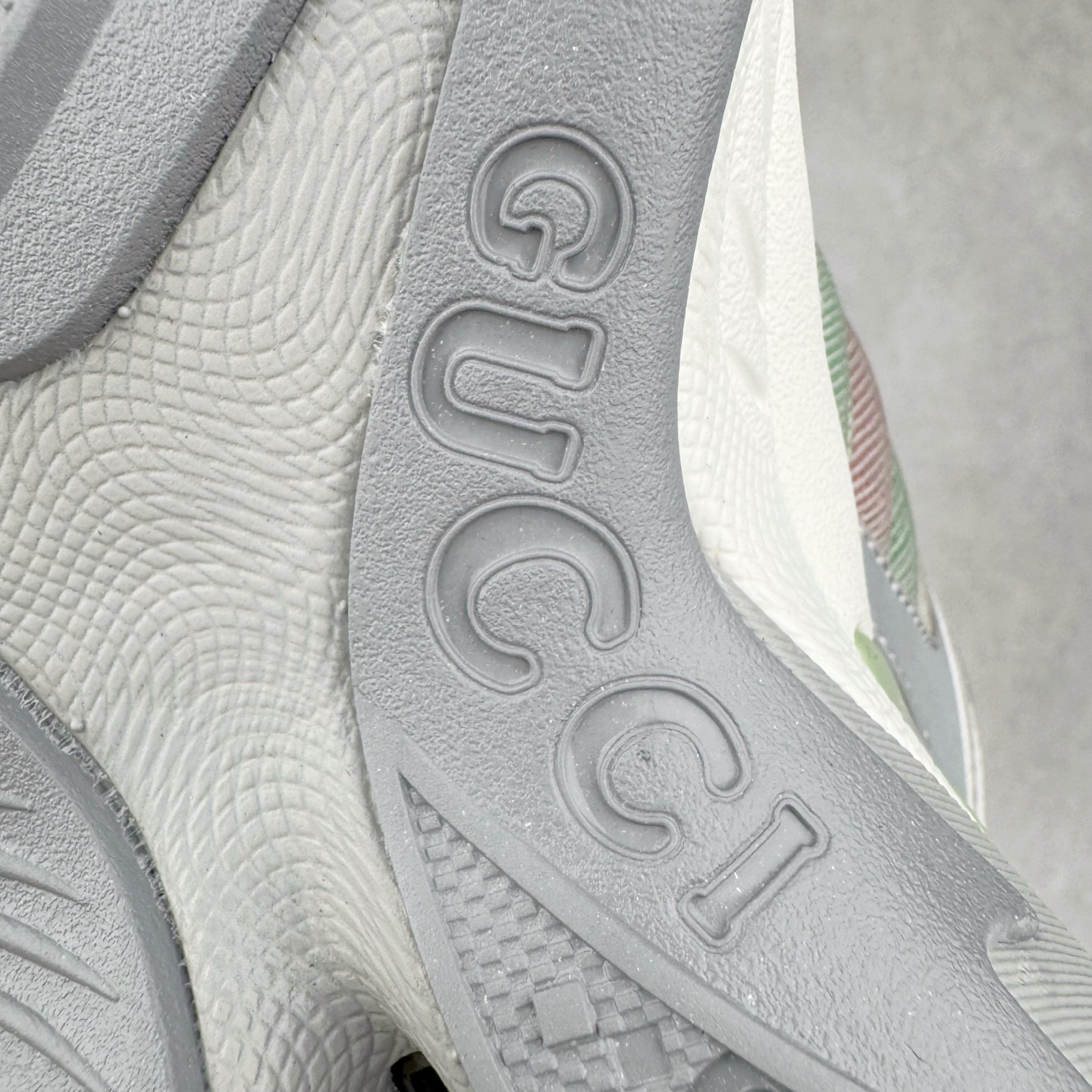 GUCCI古驰 2.0 低筒 网布皮革 复古 圆头抽绳  生活休闲鞋 男款 女款 灰白色 绿色 816489 FAD5T 8756