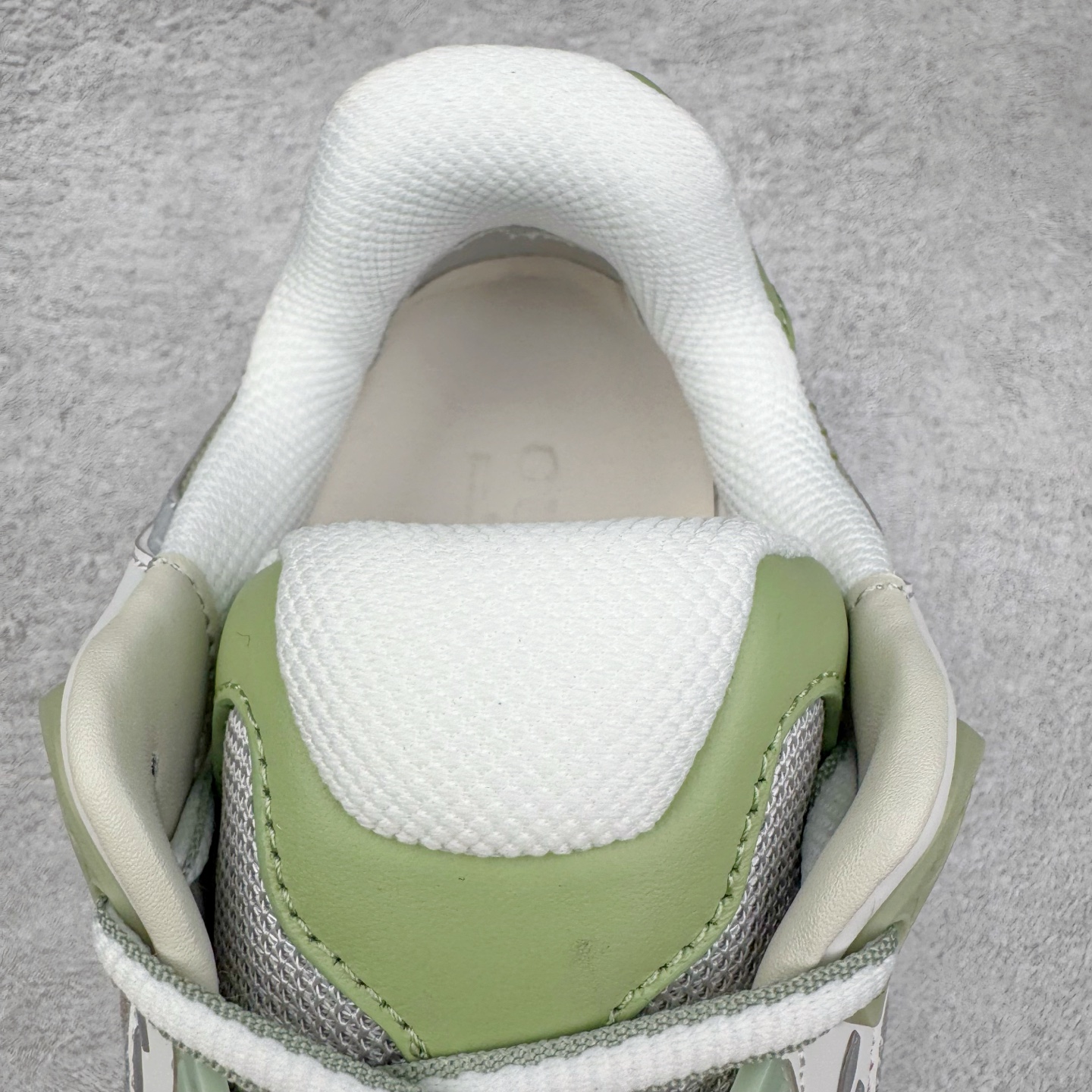 GUCCI古驰 2.0 低筒 网布皮革 复古 圆头抽绳  生活休闲鞋 男款 女款 灰白色 绿色 816489 FAD5T 8756