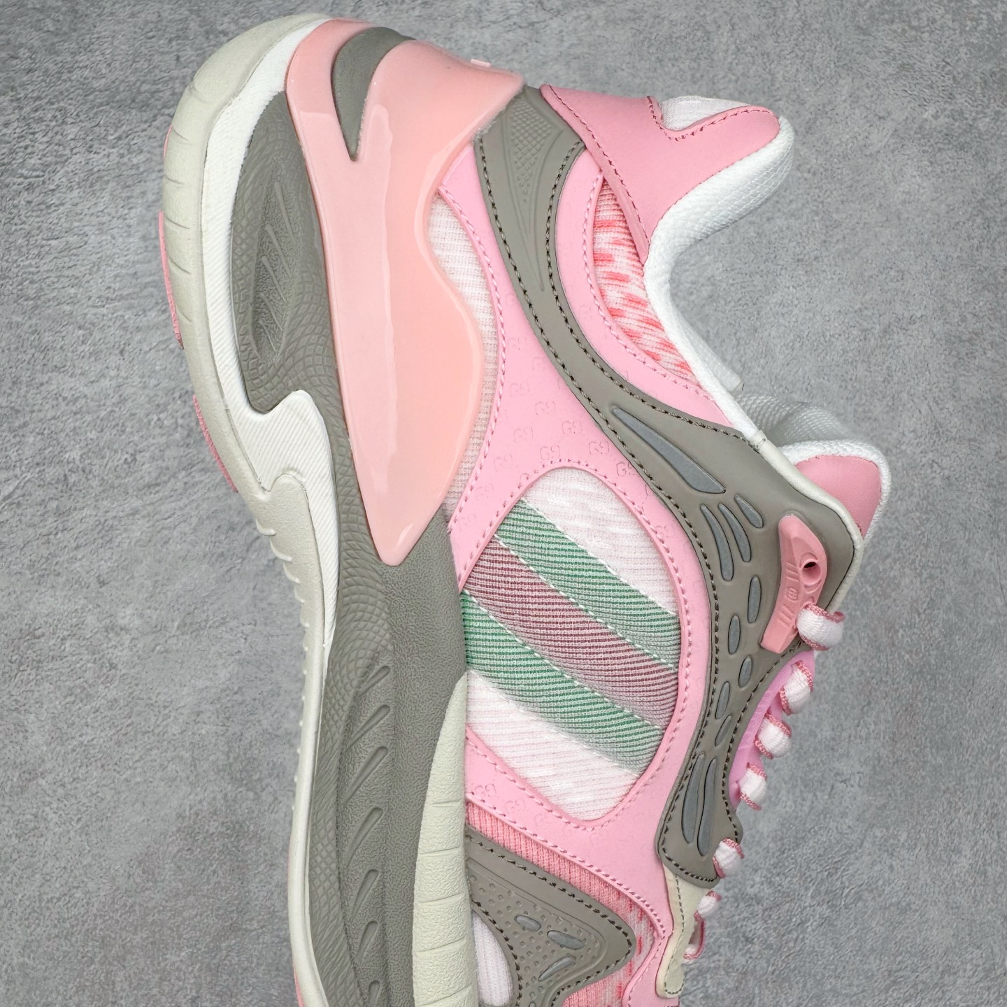 GUCCI古驰 2.0 低筒 网布皮革 复古 圆头抽绳  生活休闲鞋 男款 女款 灰白色 绿色 816489 FAD5T 8756