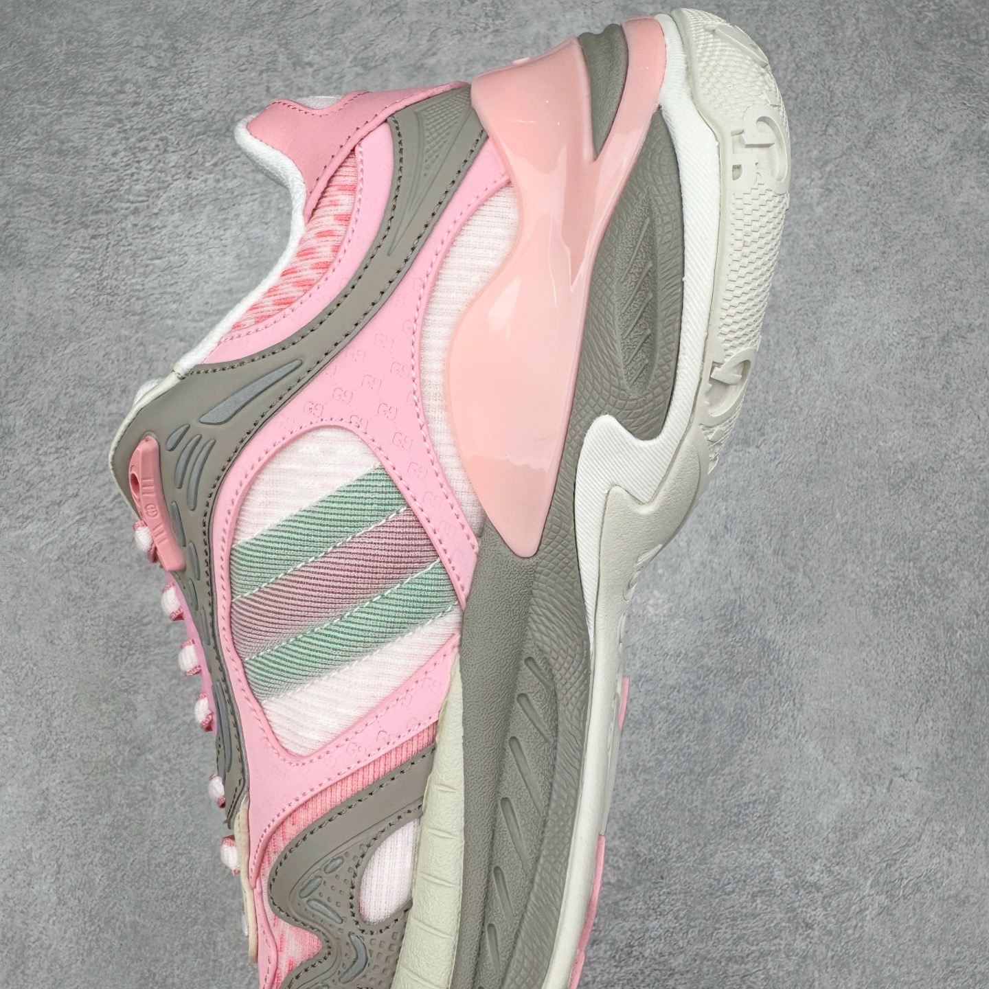 GUCCI古驰 2.0 低筒 网布皮革 复古 圆头抽绳  生活休闲鞋 男款 女款 灰白色 绿色 816489 FAD5T 8756