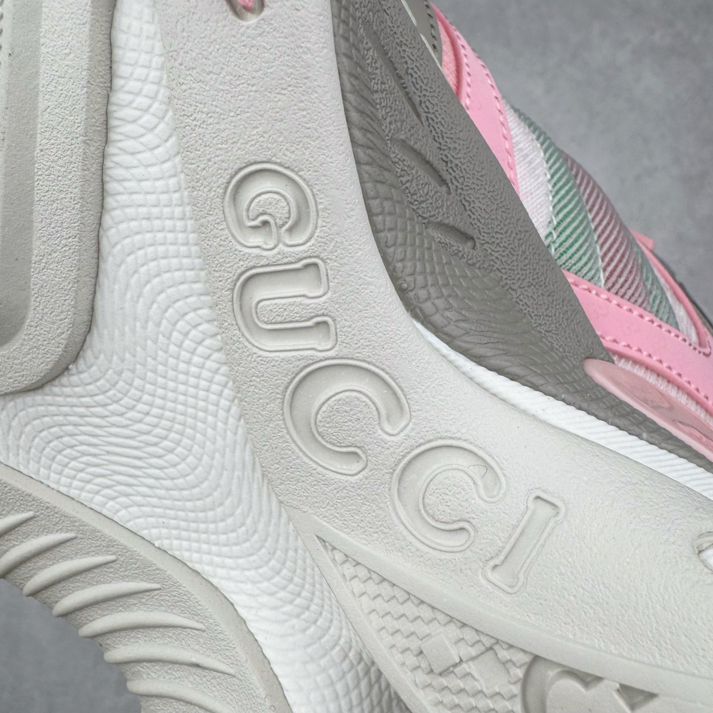 GUCCI古驰 2.0 低筒 网布皮革 复古 圆头抽绳  生活休闲鞋 男款 女款 灰白色 绿色 816489 FAD5T 8756