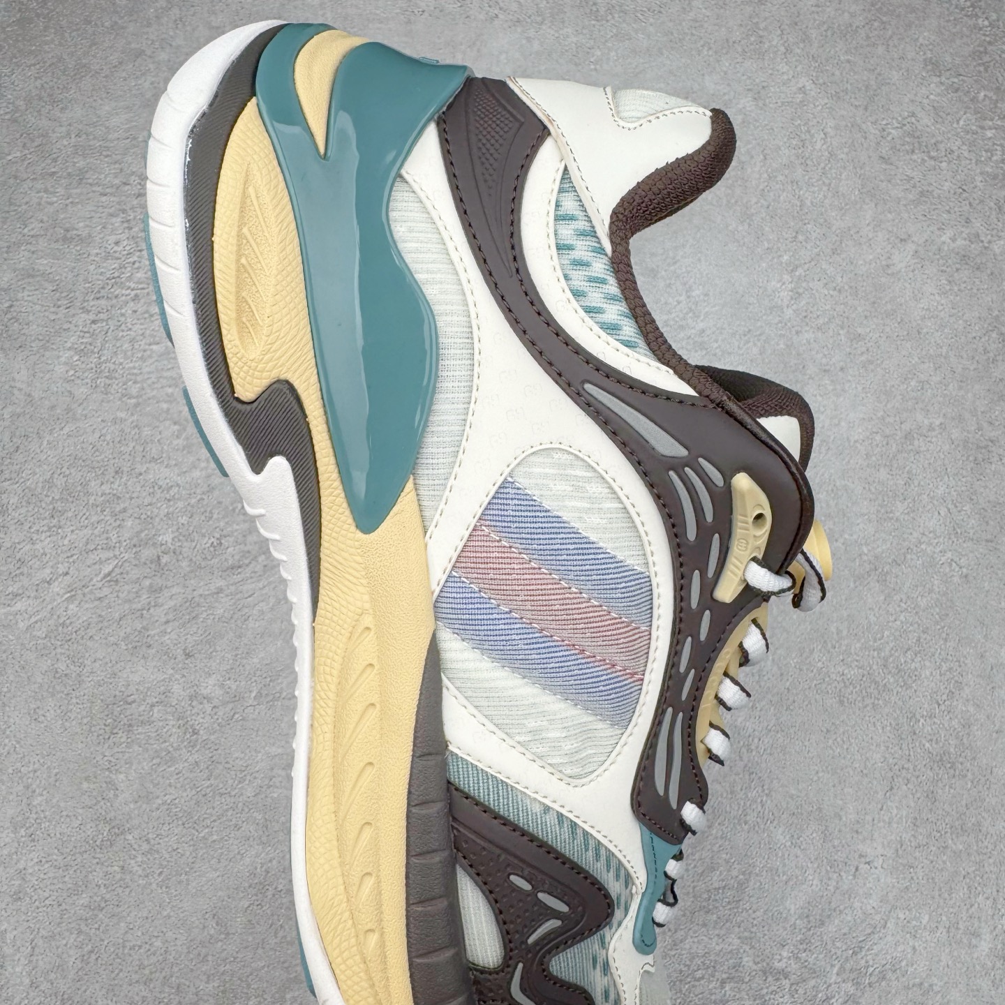 GUCCI古驰 2.0 低筒 网布皮革 复古 圆头抽绳  生活休闲鞋 男款 女款 灰白色 灰棕色 814040 FAD5T 9063