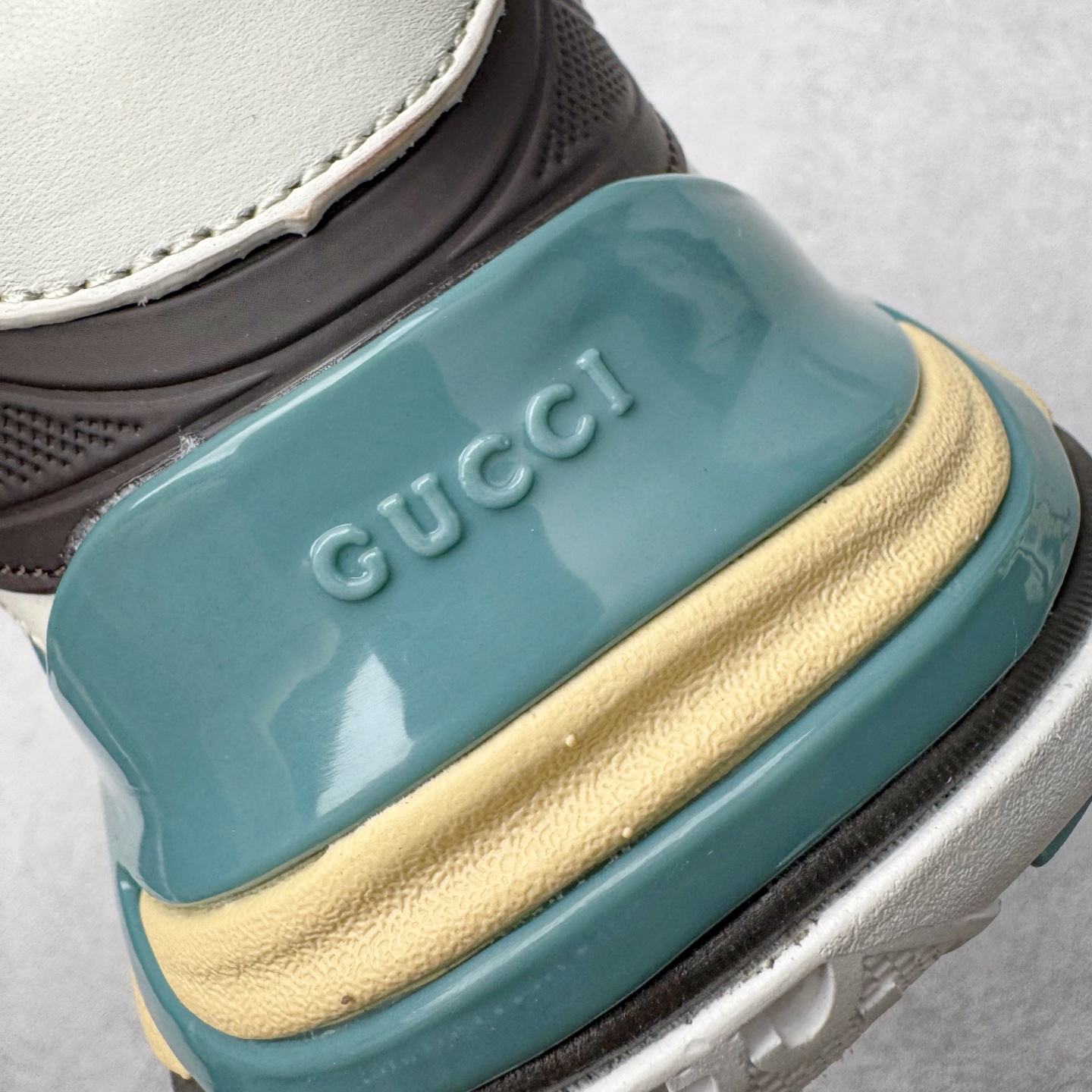 GUCCI古驰 2.0 低筒 网布皮革 复古 圆头抽绳  生活休闲鞋 男款 女款 灰白色 灰棕色 814040 FAD5T 9063