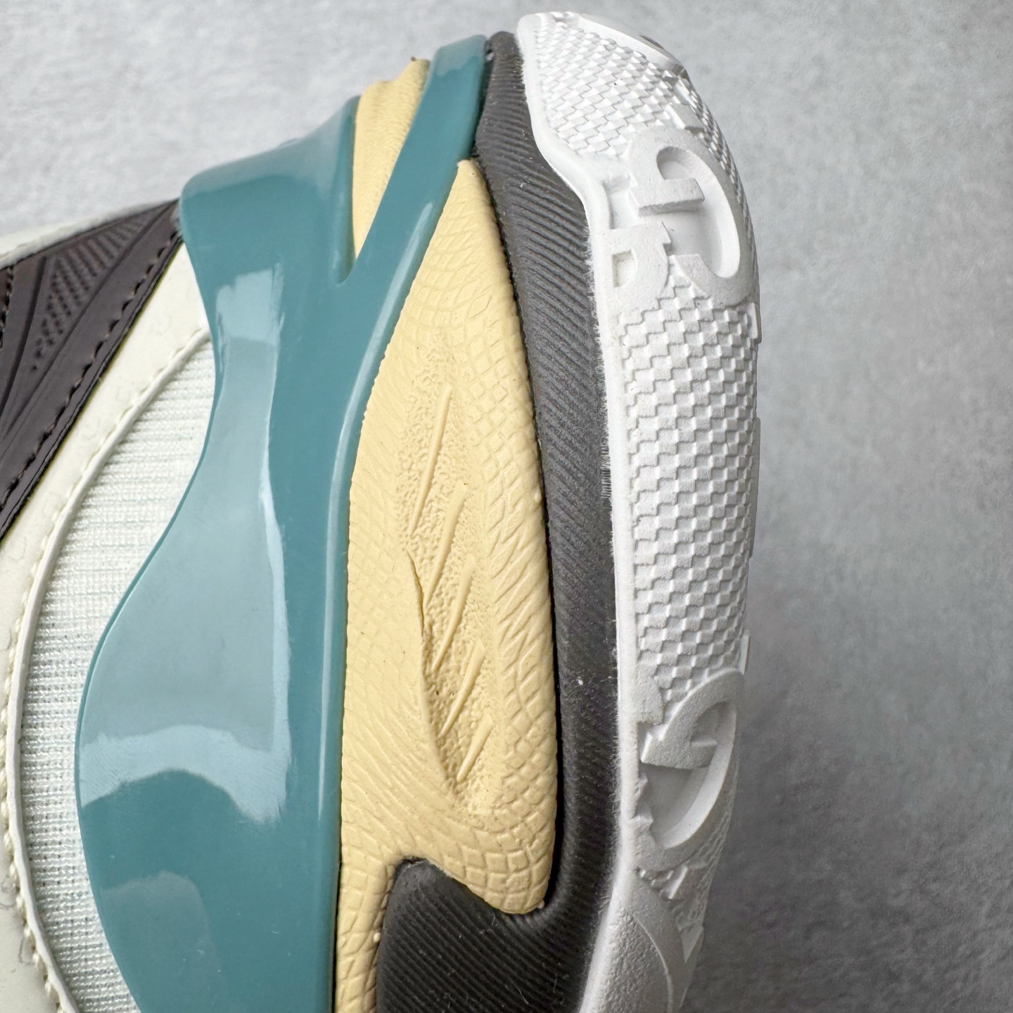 GUCCI古驰 2.0 低筒 网布皮革 复古 圆头抽绳  生活休闲鞋 男款 女款 灰白色 灰棕色 814040 FAD5T 9063