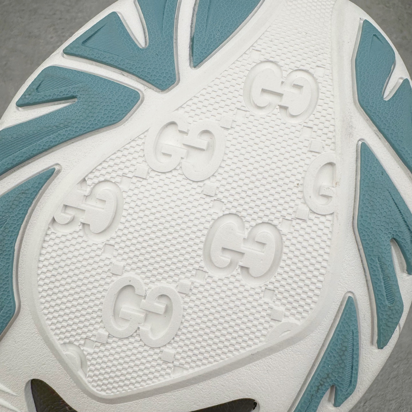 GUCCI古驰 2.0 低筒 网布皮革 复古 圆头抽绳  生活休闲鞋 男款 女款 灰白色 灰棕色 814040 FAD5T 9063