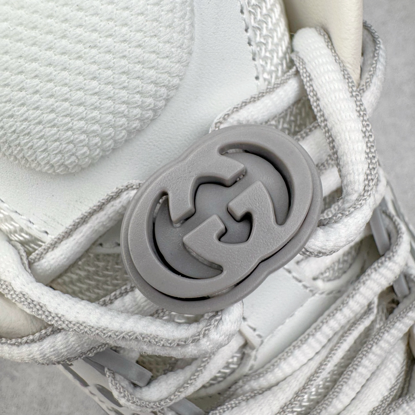 GUCCI古驰 2.0 低筒 网布皮革 复古 圆头抽绳  生活休闲鞋 男款 女款 灰白色 灰色 814040 FAD6Q 8745