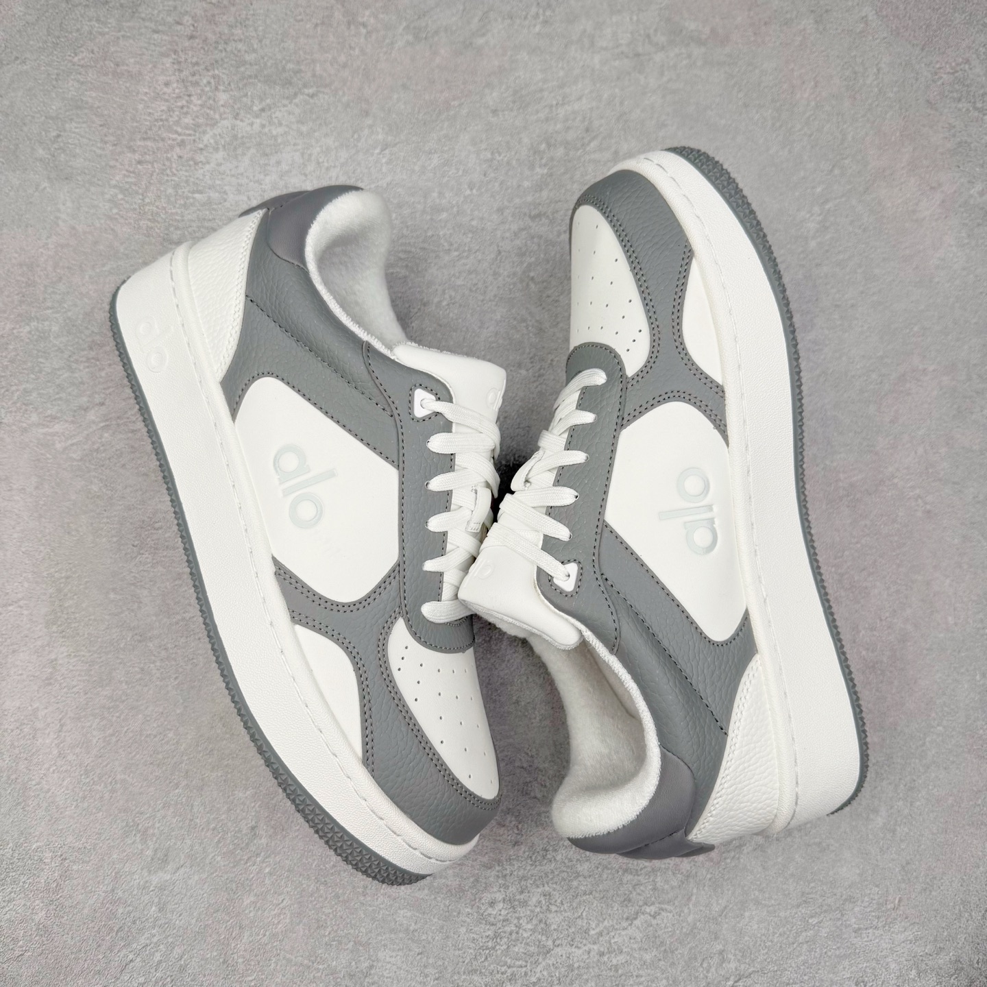 alo yoga Recovery Mode 低筒 舒适简约 防滑耐磨 板鞋 男女同款 波鞋 白灰 A0685U-Grey/White