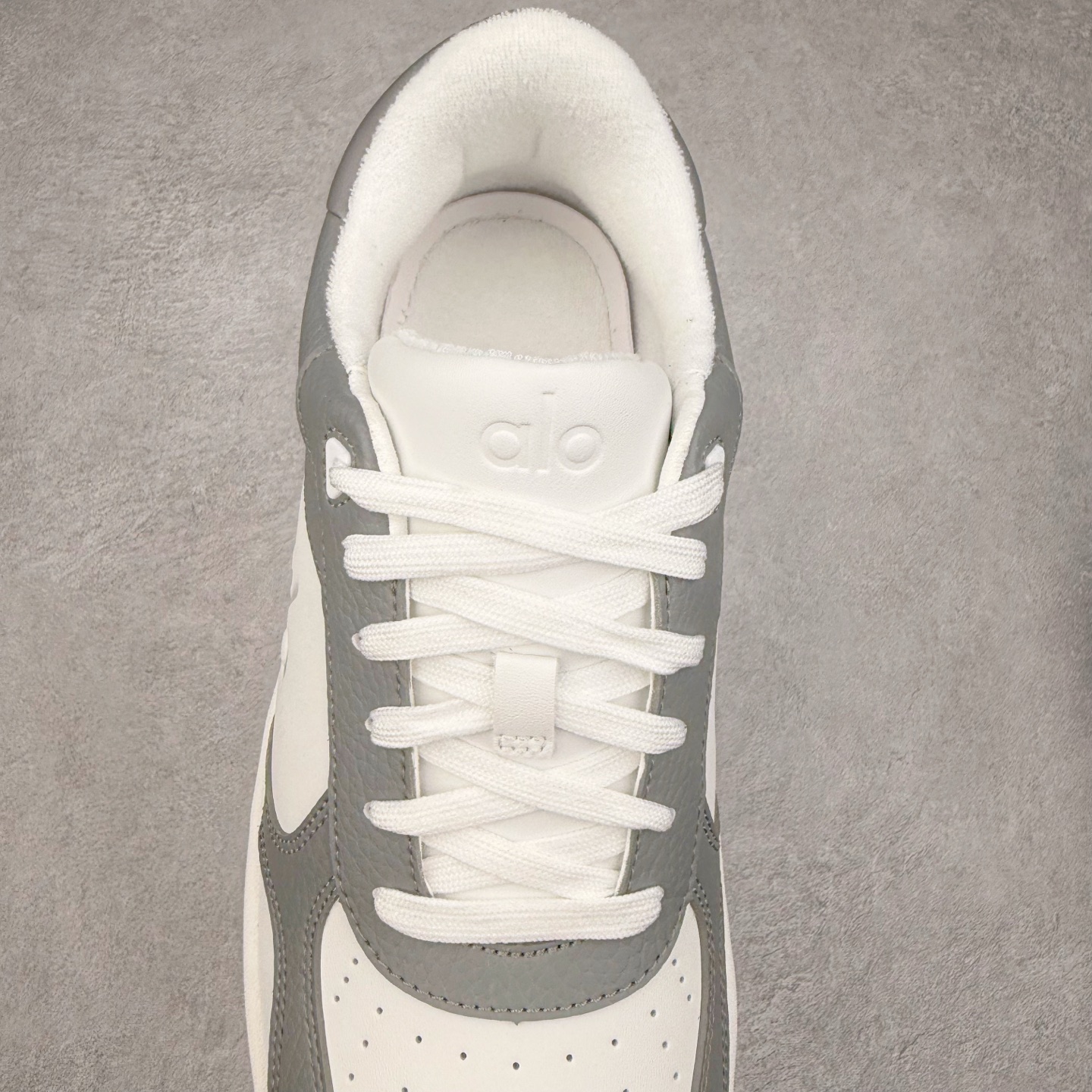 alo yoga Recovery Mode 低筒 舒适简约 防滑耐磨 板鞋 男女同款 波鞋 白灰 A0685U-Grey/White