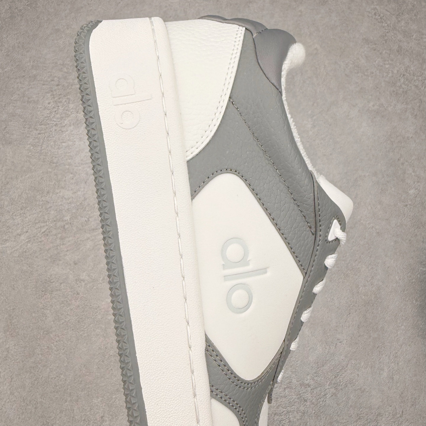 alo yoga Recovery Mode 低筒 舒适简约 防滑耐磨 板鞋 男女同款 波鞋 白灰 A0685U-Grey/White