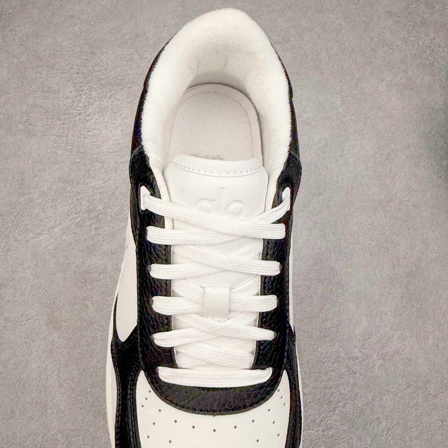  alo yoga Recovery Mode 低筒 舒适简约 防滑耐磨 板鞋 男女同款 波鞋 黑白 A0685U-Black/White