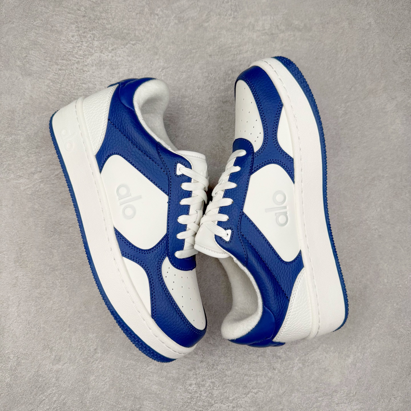  alo yoga Recovery Mode 低筒 舒适简约 防滑耐磨 板鞋 男女同款 波鞋 白蓝 A0685U-Navy/White