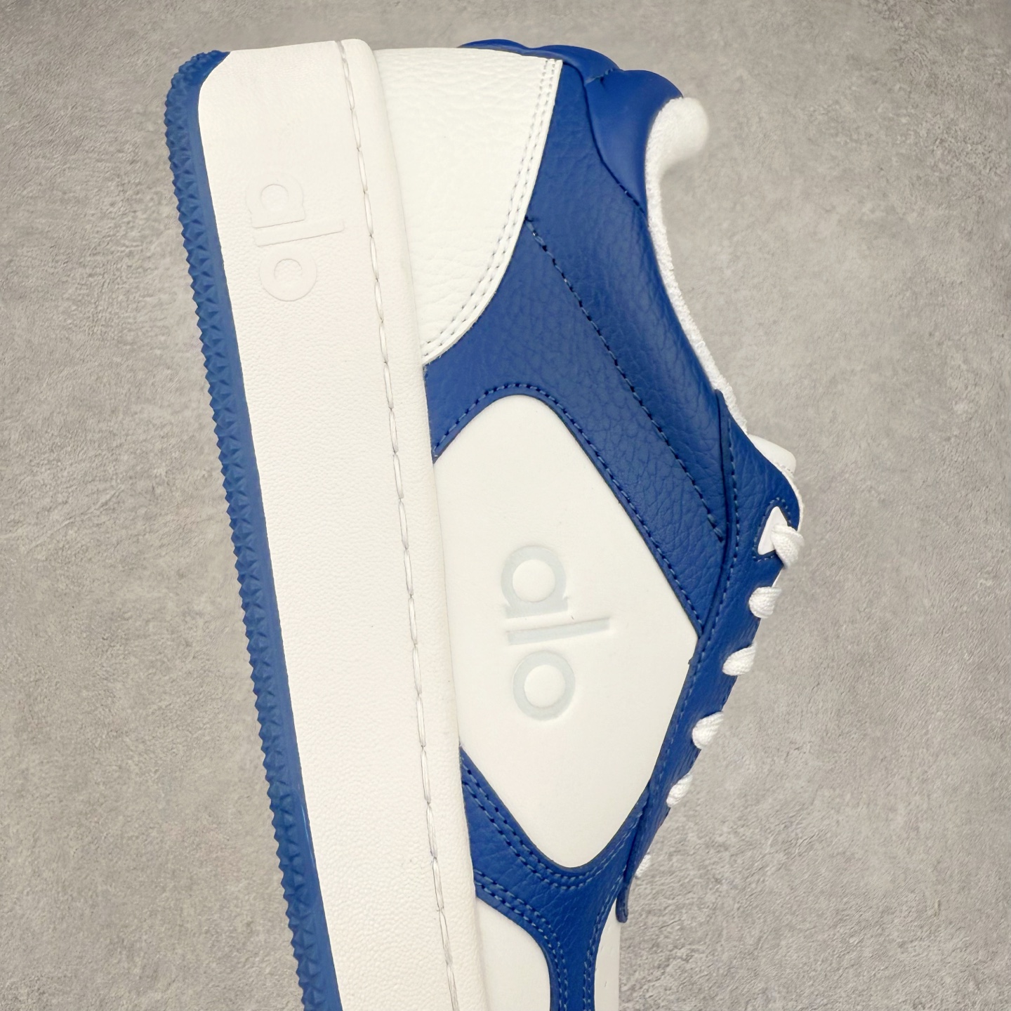  alo yoga Recovery Mode 低筒 舒适简约 防滑耐磨 板鞋 男女同款 波鞋 白蓝 A0685U-Navy/White