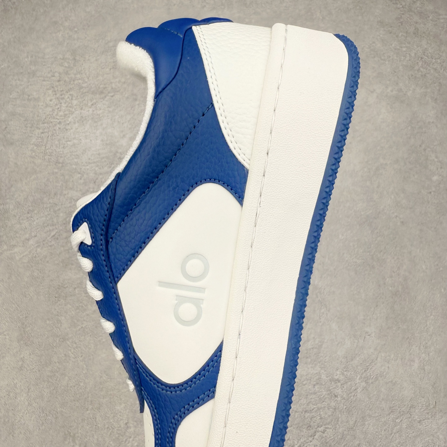  alo yoga Recovery Mode 低筒 舒适简约 防滑耐磨 板鞋 男女同款 波鞋 白蓝 A0685U-Navy/White