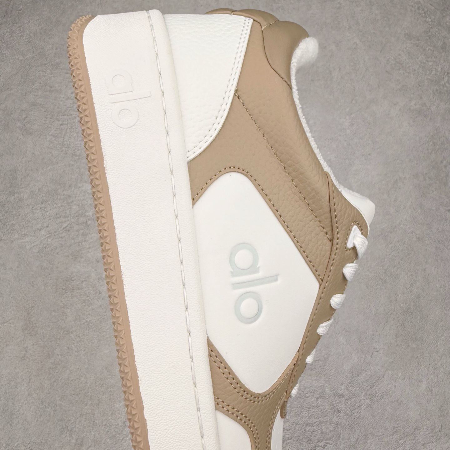 alo yoga Recovery Mode 低筒 舒适简约 防滑耐磨 板鞋 男女同款 波鞋 白粽 A0685U-Gravel/White