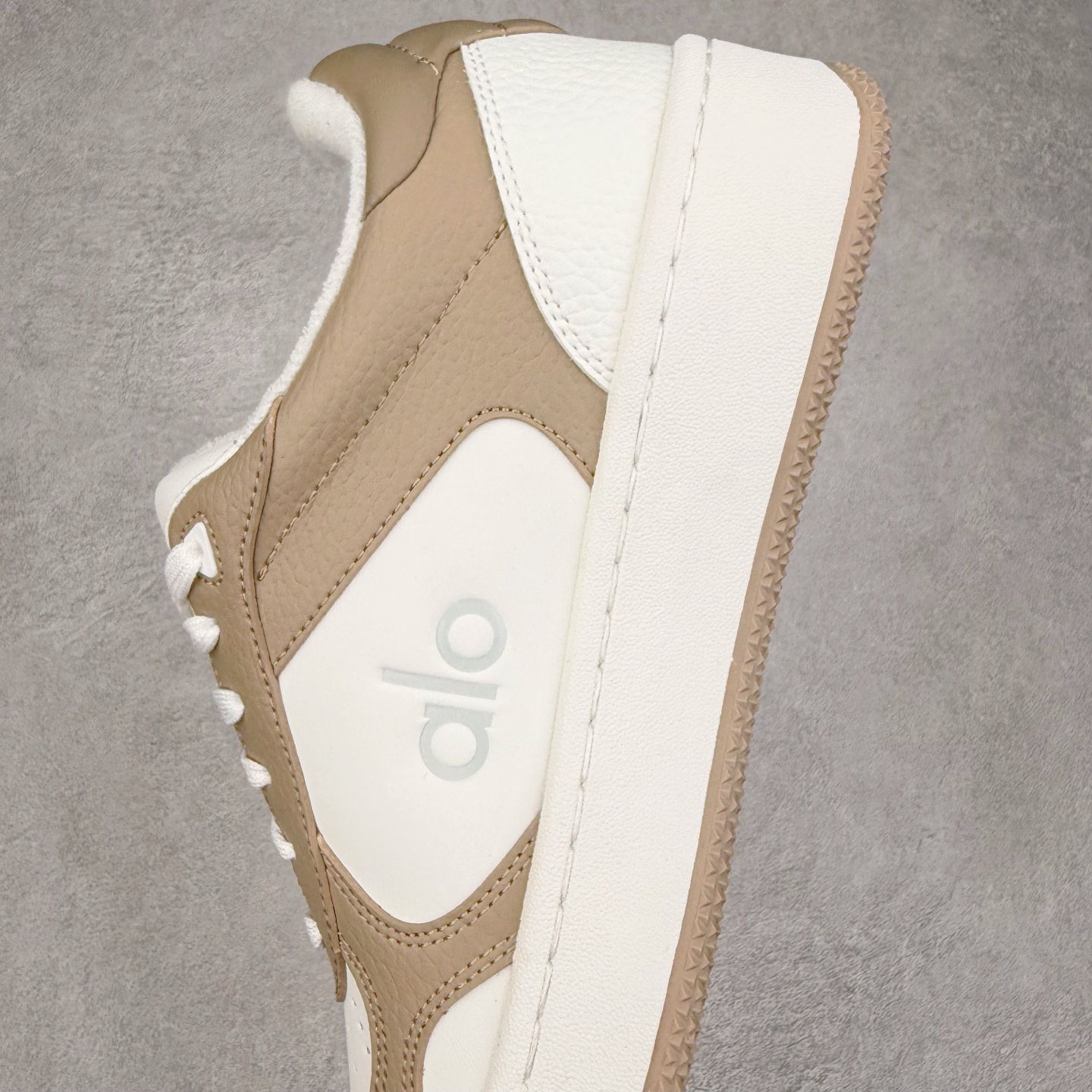 alo yoga Recovery Mode 低筒 舒适简约 防滑耐磨 板鞋 男女同款 波鞋 白粽 A0685U-Gravel/White