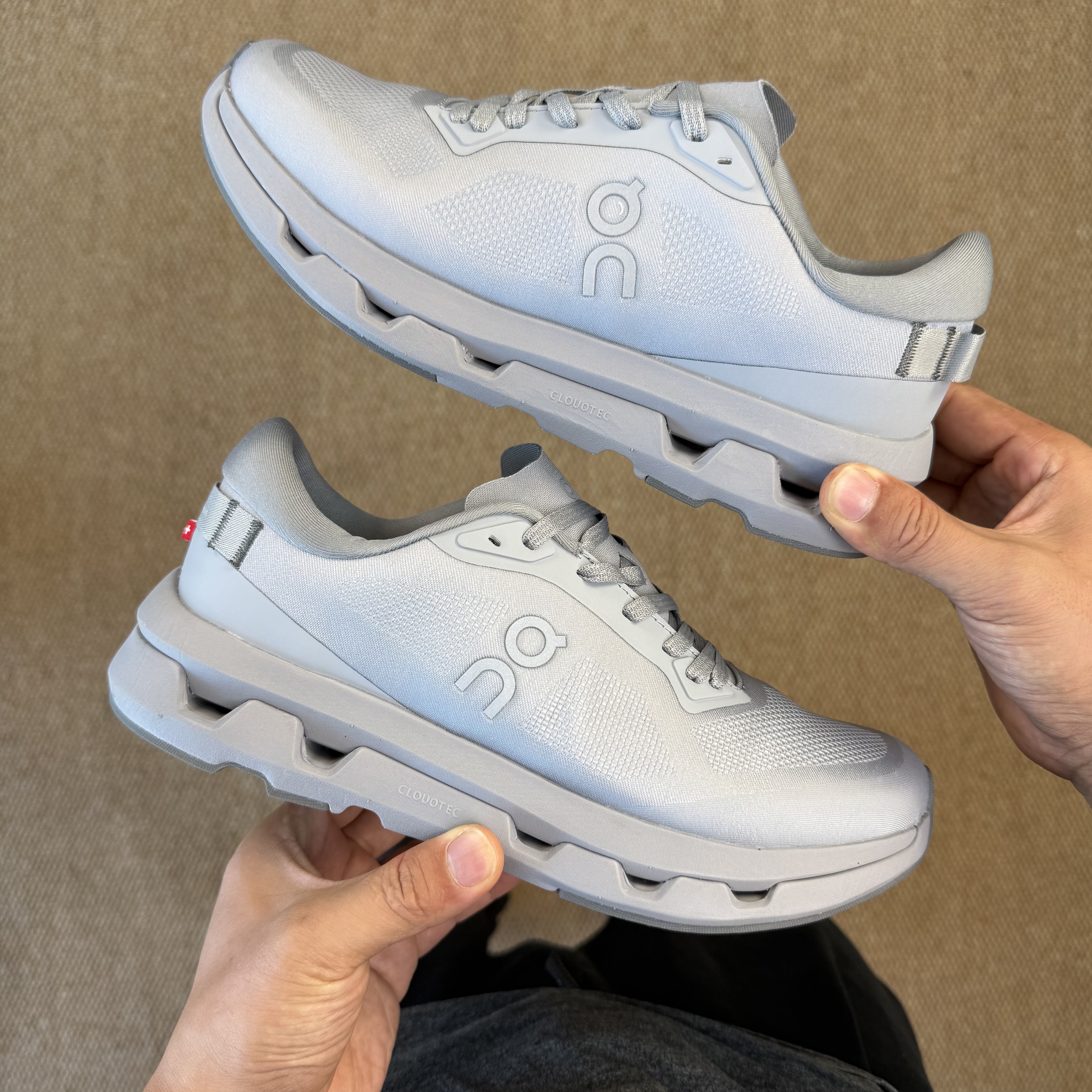 0n昂跑 Cloudzone 低筒 时尚舒适防滑耐磨  波鞋 跑步鞋 女款 男款 灰色B0 3MF10083295