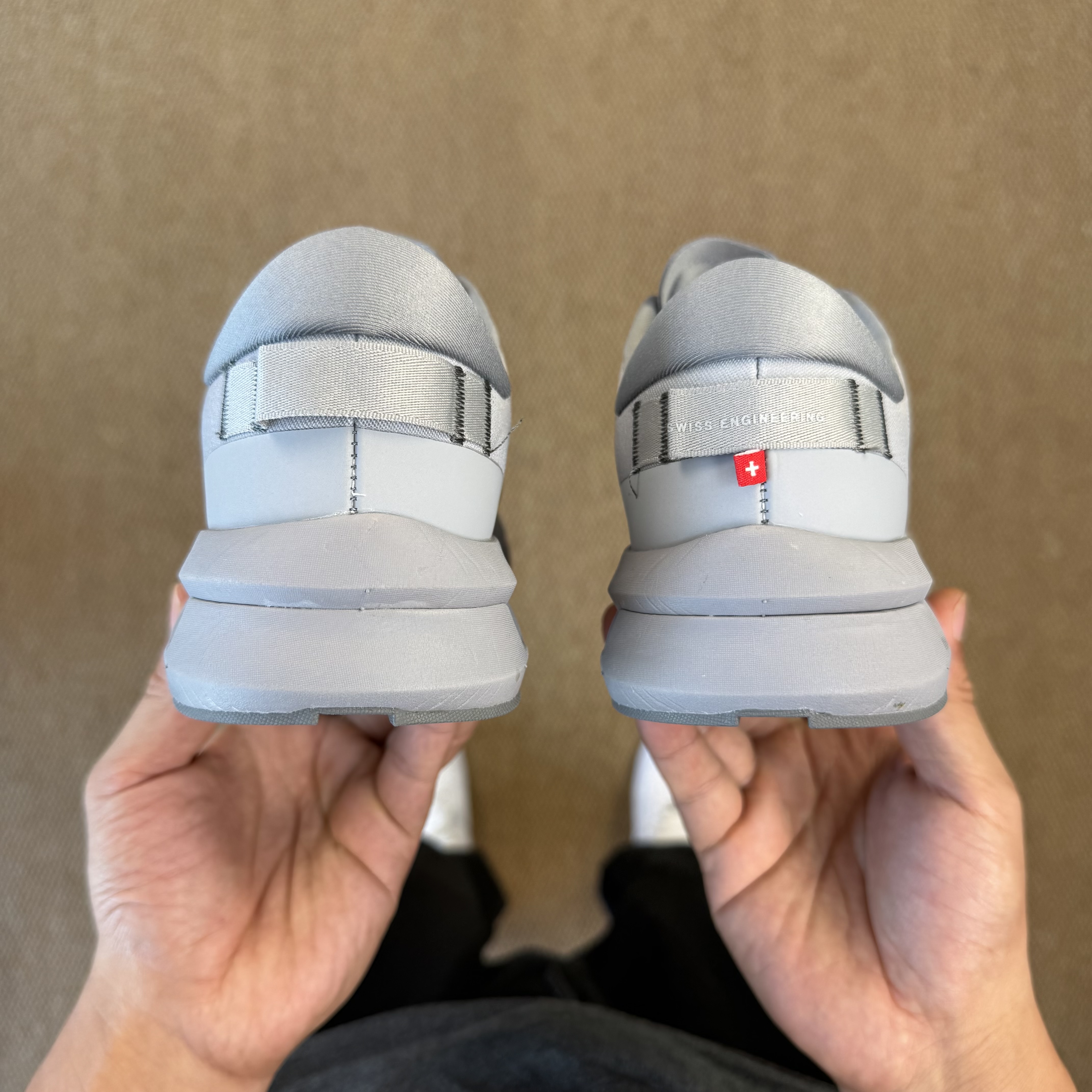 0n昂跑 Cloudzone 低筒 时尚舒适防滑耐磨  波鞋 跑步鞋 女款 男款 灰色B0 3MF10083295