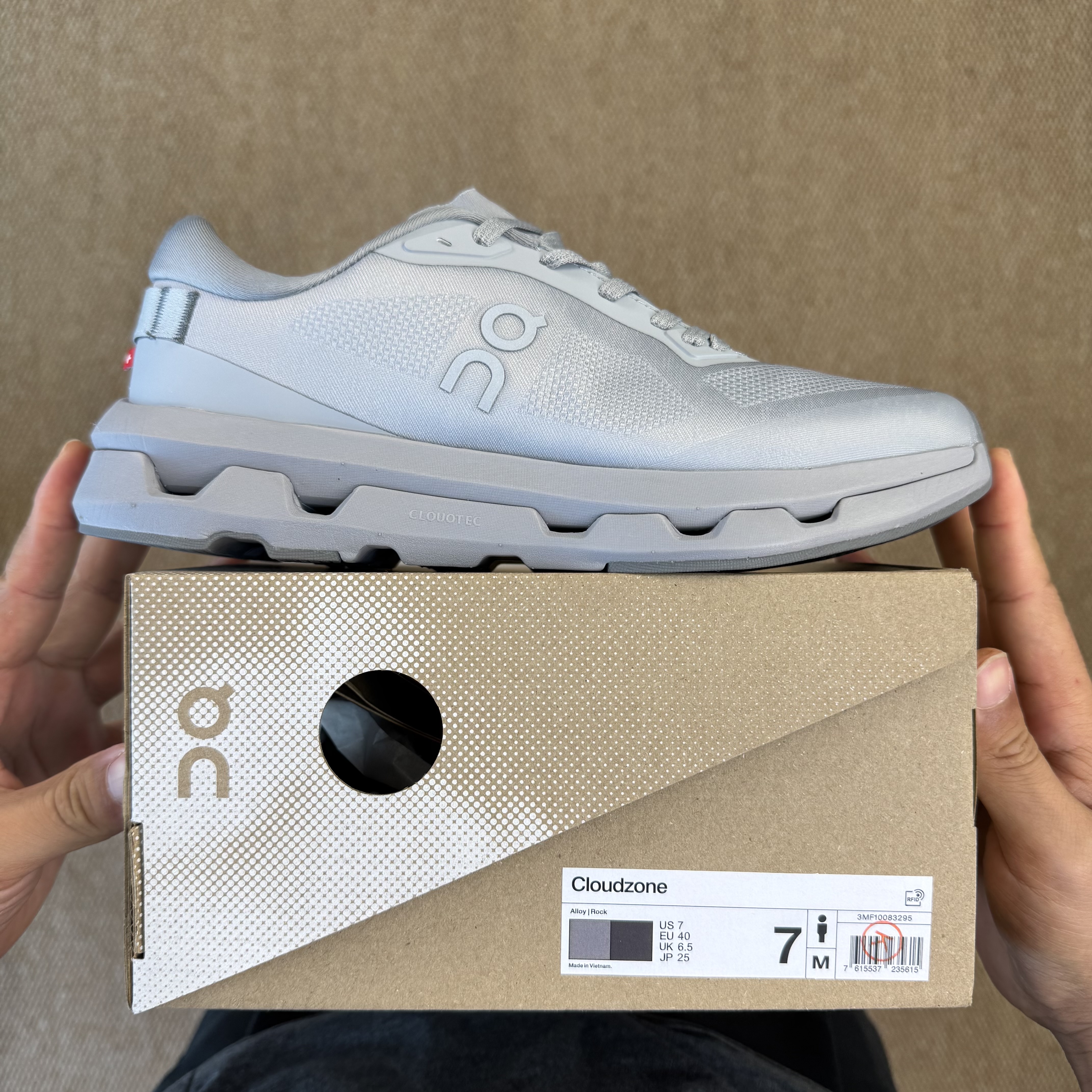 0n昂跑 Cloudzone 低筒 时尚舒适防滑耐磨  波鞋 跑步鞋 女款 男款 灰色B0 3MF10083295