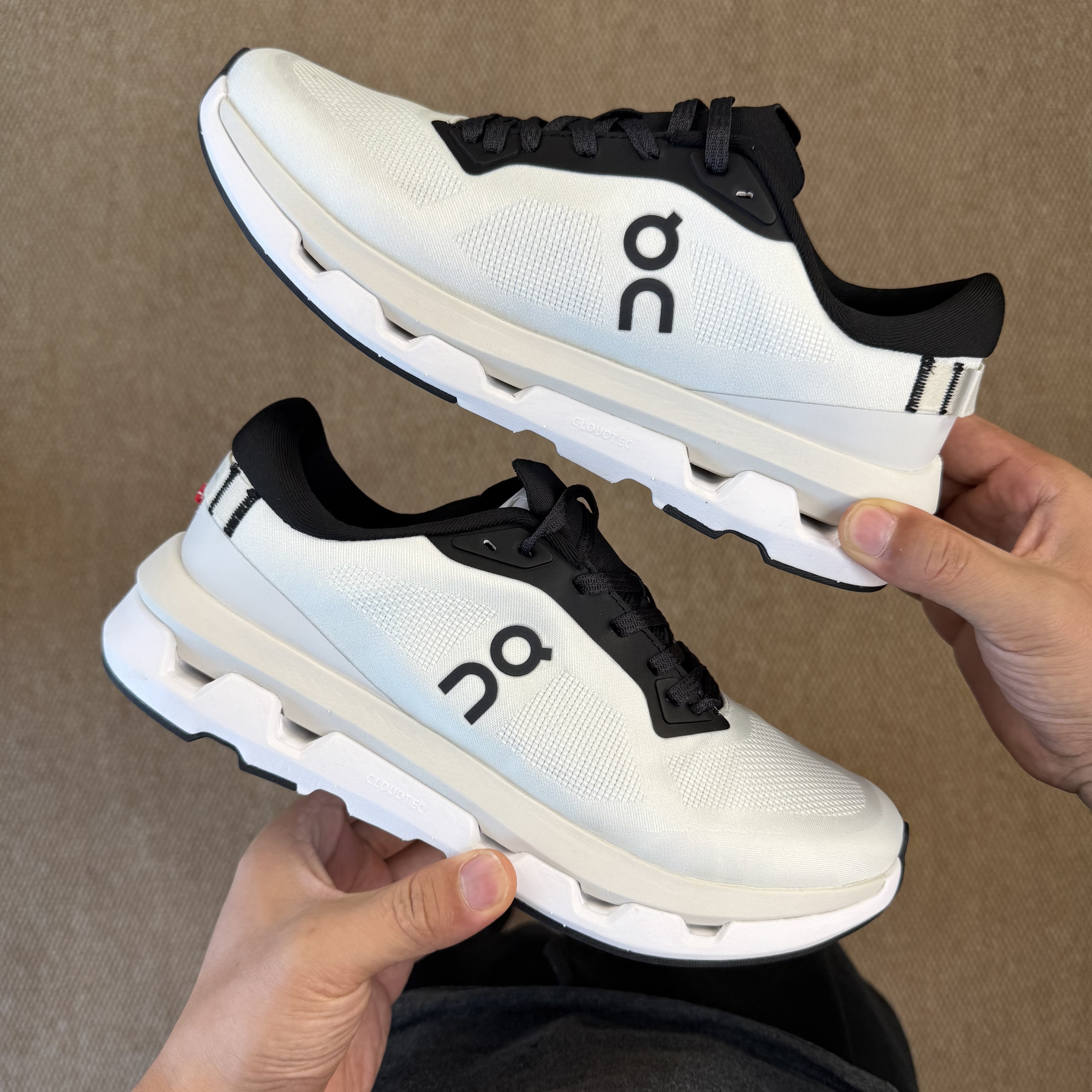 0n昂跑 Cloudzone 低筒 时尚舒适防滑耐磨  波鞋 跑步鞋 女款 男款 白黑色B0 3MF10081926