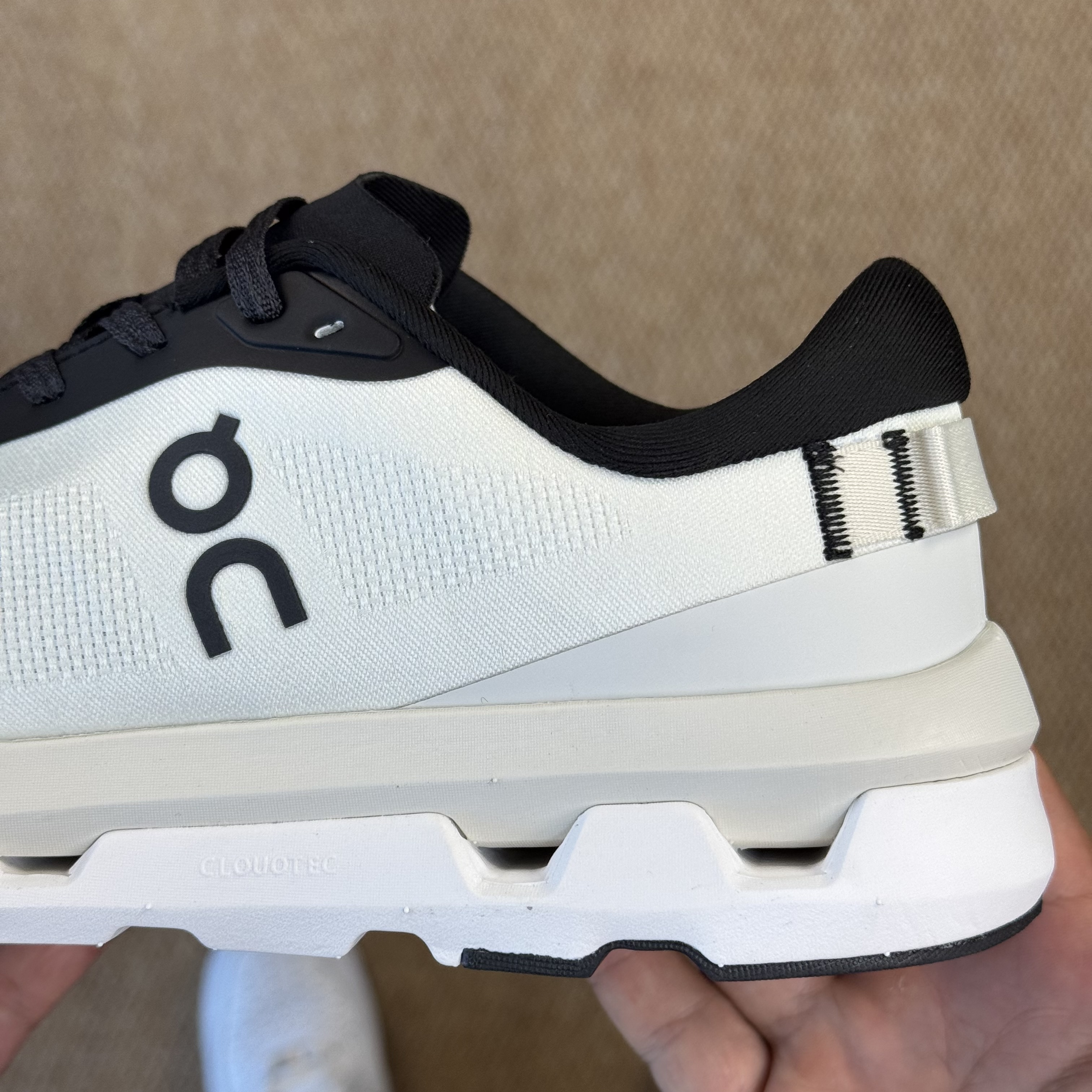 0n昂跑 Cloudzone 低筒 时尚舒适防滑耐磨  波鞋 跑步鞋 女款 男款 白黑色B0 3MF10081926