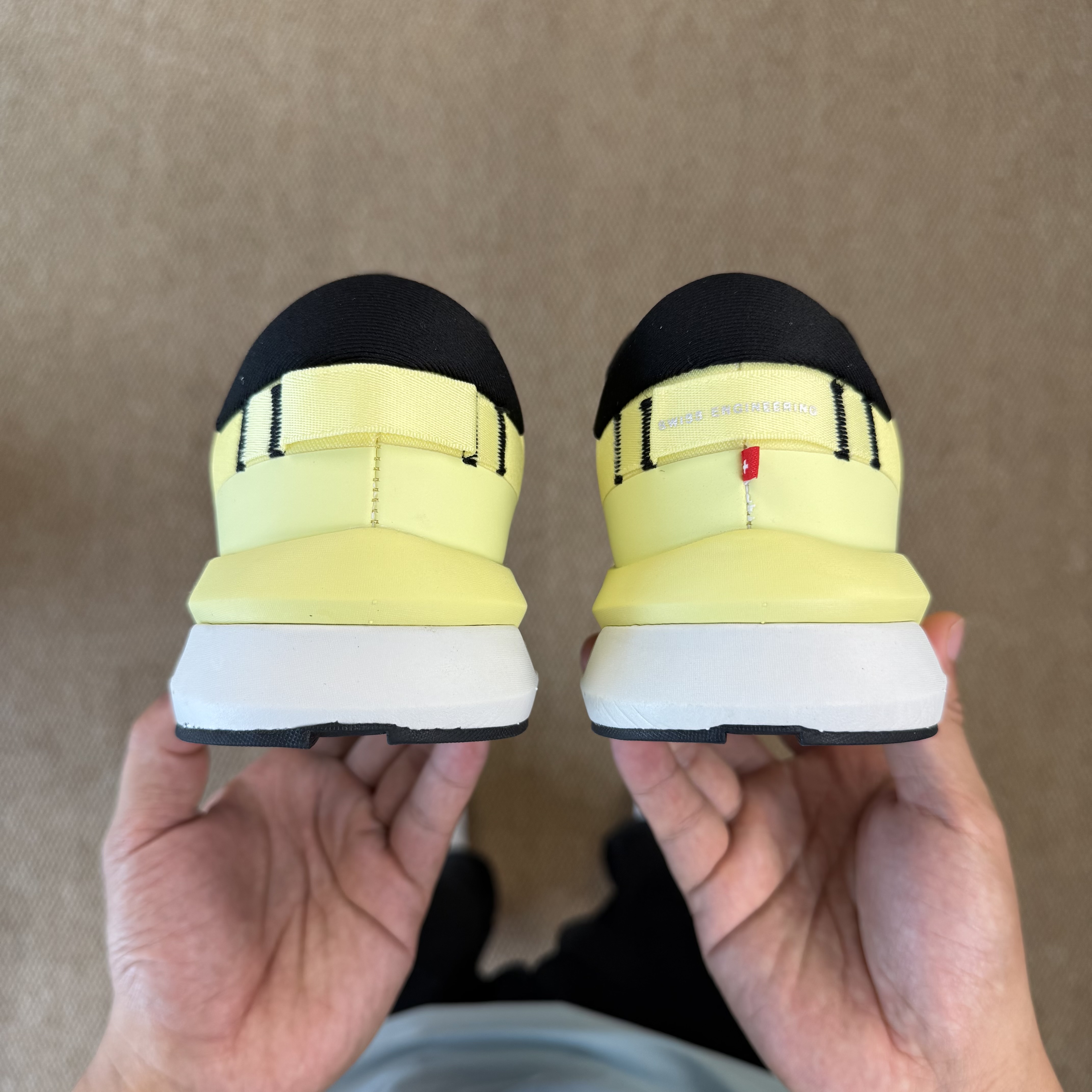 0n昂跑 Cloudzone 低筒 时尚舒适防滑耐磨  波鞋 跑步鞋 女款 男款 黄色B0 3MF10080137