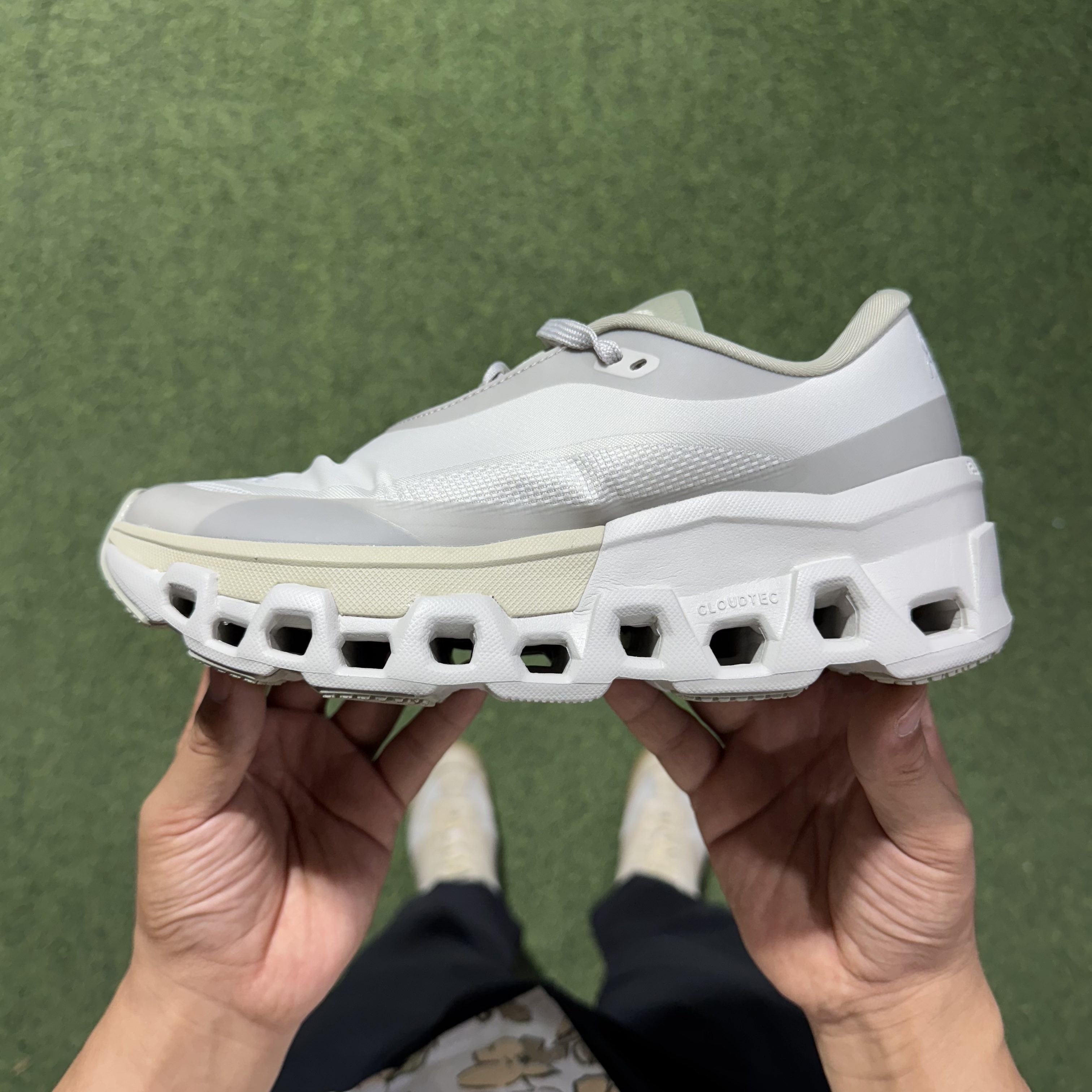 POST ARCHIVE FACTION (PAF)x On昂跑 Cloudmonster 2 CURRENT FORM 1.0  低筒 时尚舒适防滑耐磨  波鞋 跑步鞋 女款 男款 米白色B0 3ME10331954