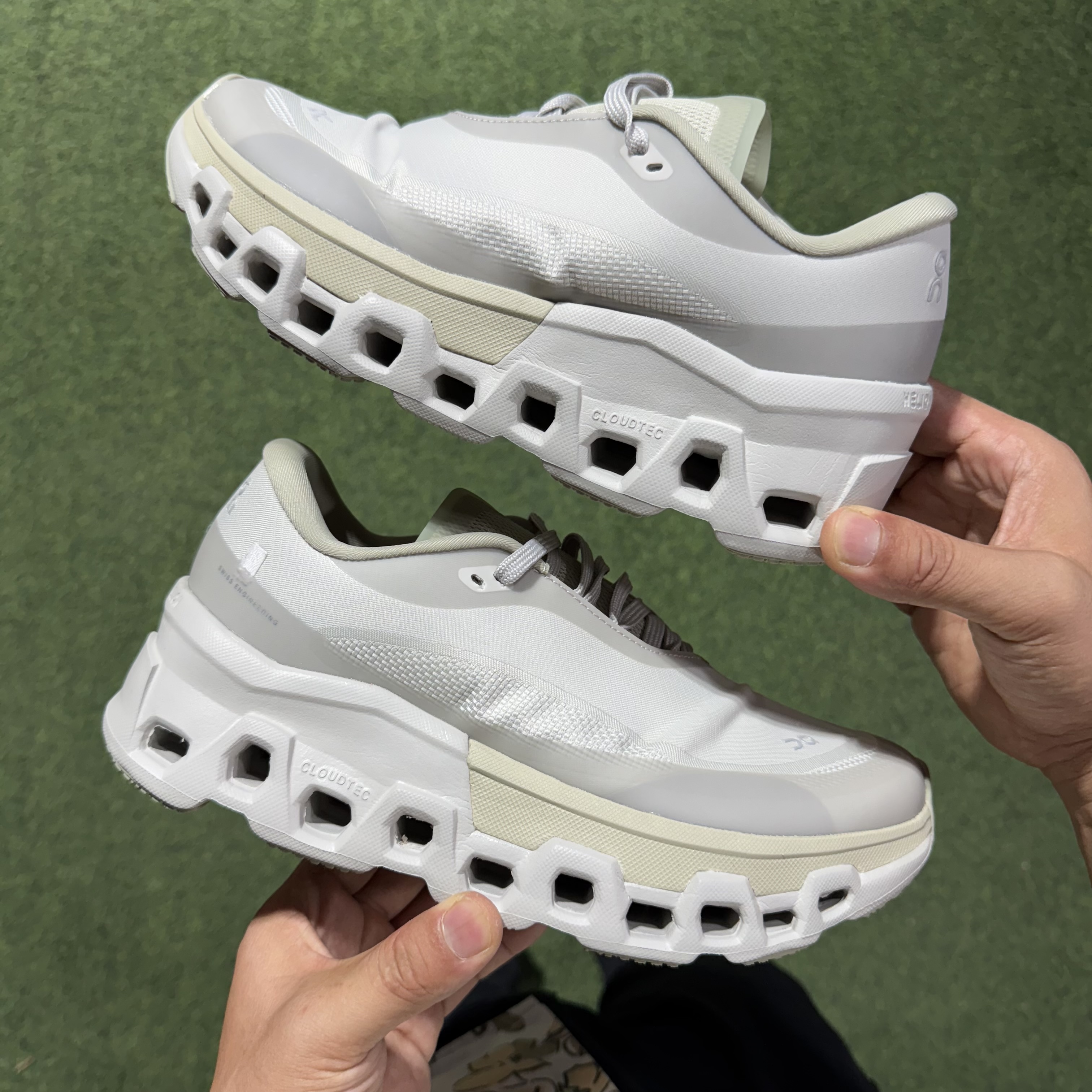 POST ARCHIVE FACTION (PAF)x On昂跑 Cloudmonster 2 CURRENT FORM 1.0  低筒 时尚舒适防滑耐磨  波鞋 跑步鞋 女款 男款 米白色B0 3ME10331954