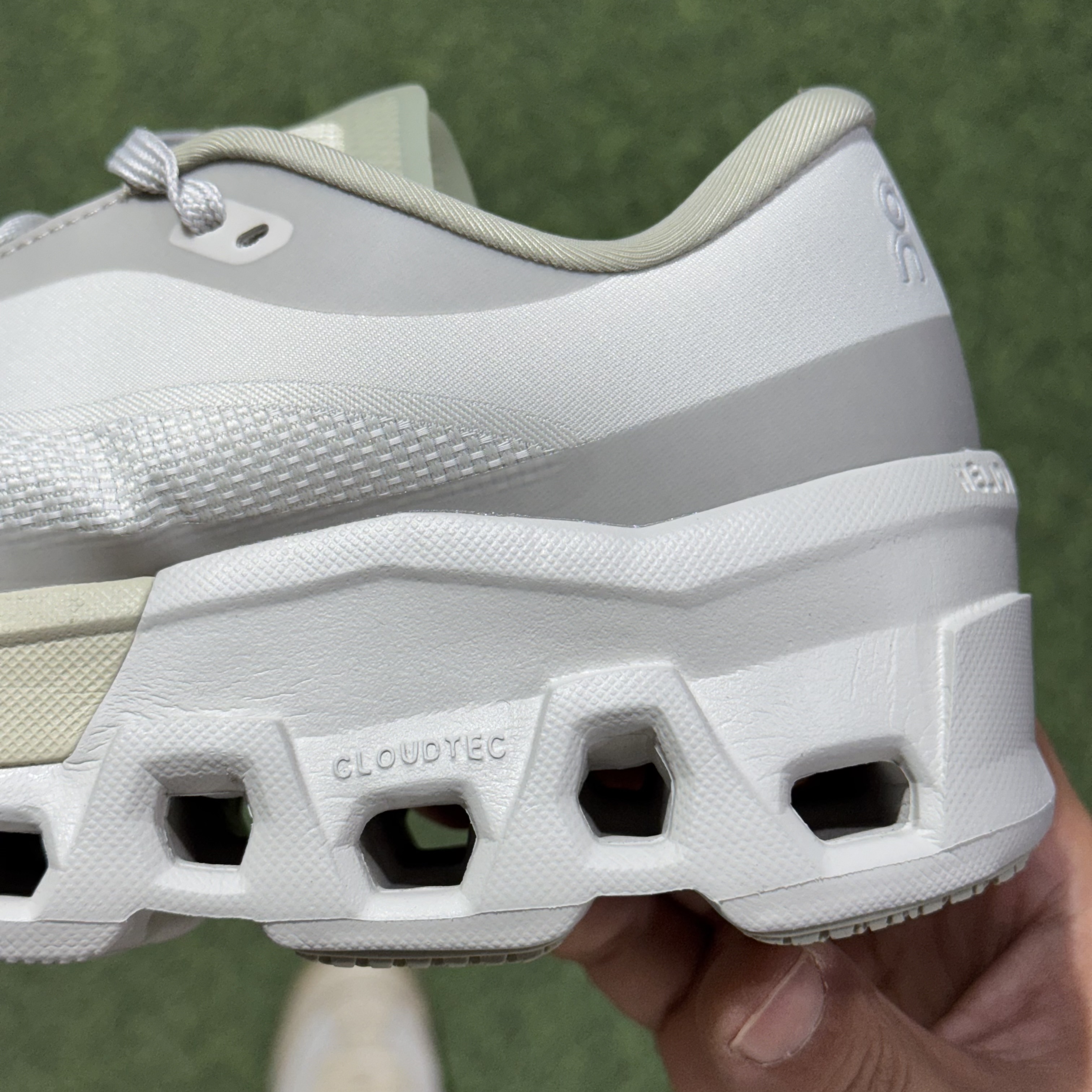 POST ARCHIVE FACTION (PAF)x On昂跑 Cloudmonster 2 CURRENT FORM 1.0  低筒 时尚舒适防滑耐磨  波鞋 跑步鞋 女款 男款 米白色B0 3ME10331954