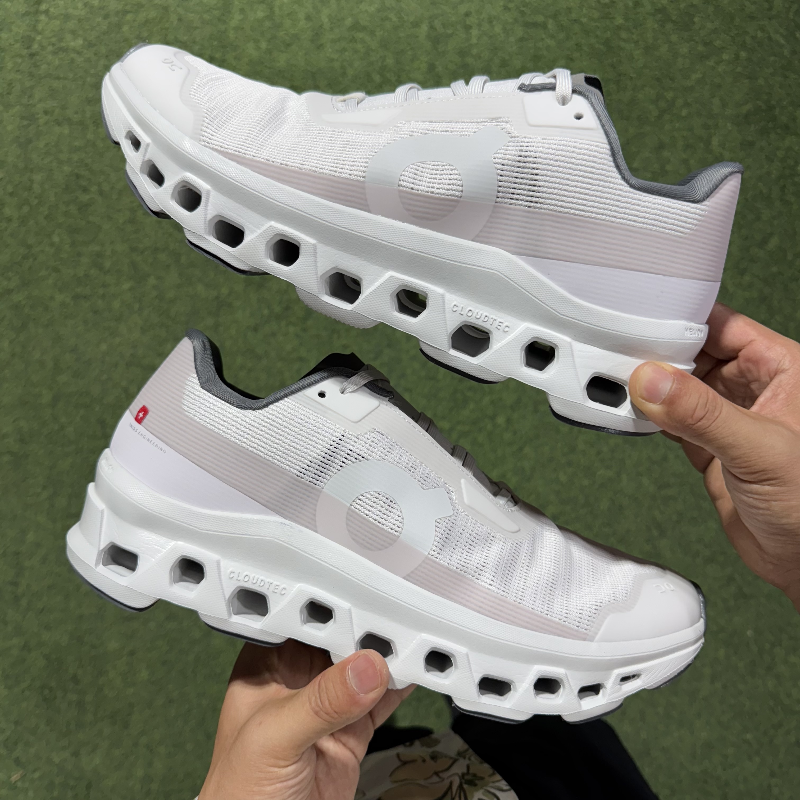 On昂跑  Cloudmonster Void atmos 1 M 低筒 时尚舒适防滑耐磨  波鞋 跑步鞋 女款男款  白色 3WF10493045