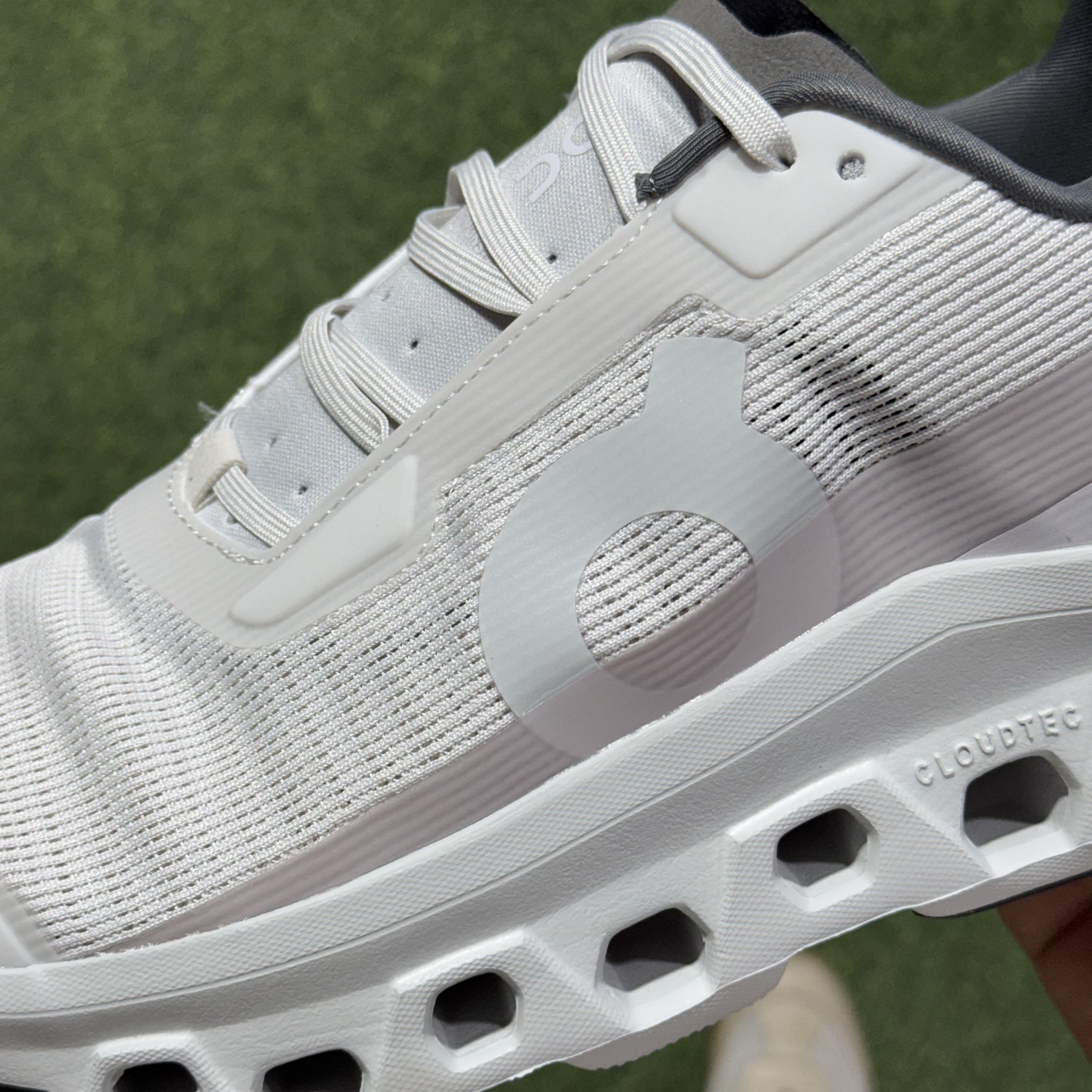 On昂跑  Cloudmonster Void atmos 1 M 低筒 时尚舒适防滑耐磨  波鞋 跑步鞋 女款男款  白色 3WF10493045